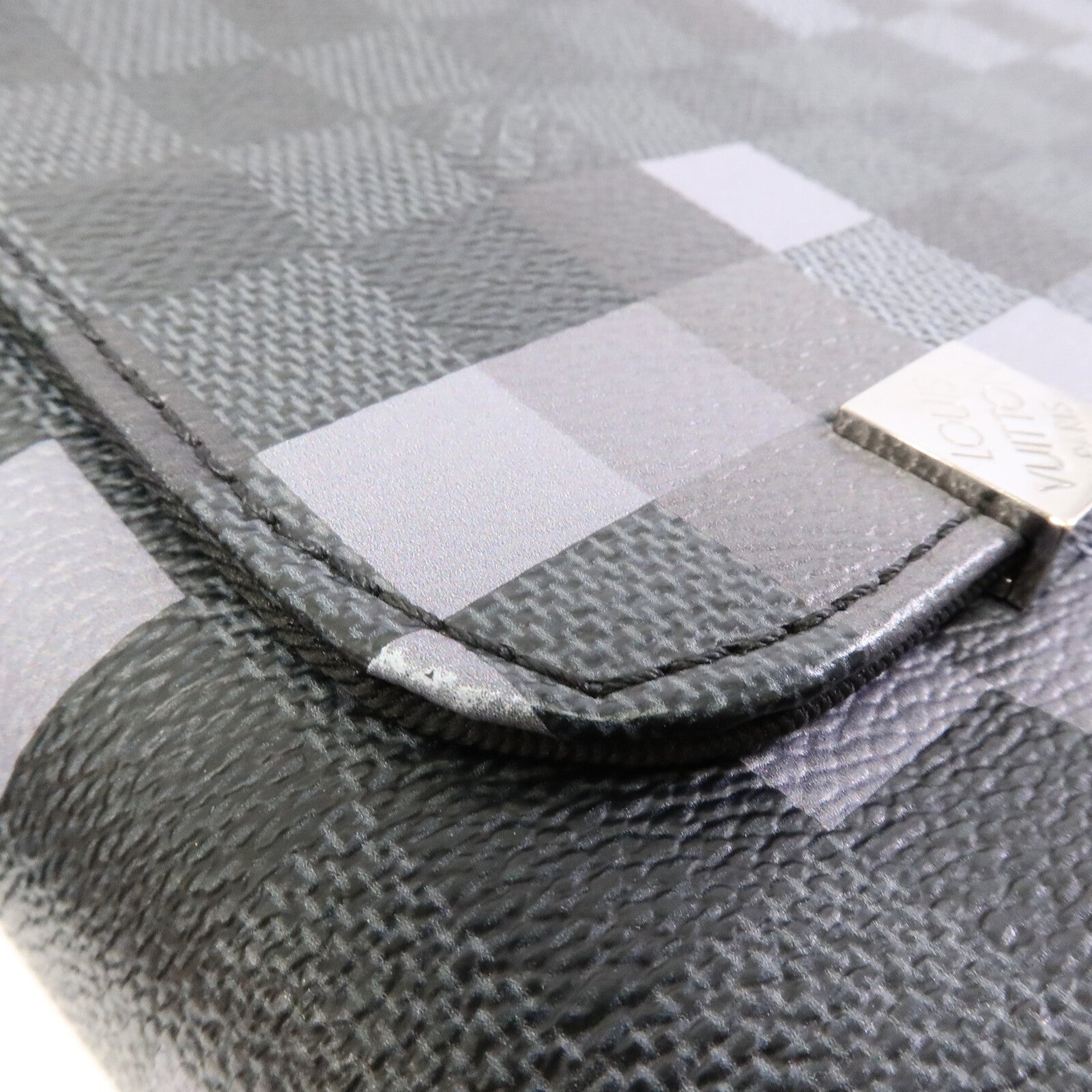 LOUIS VUITTON Damier Graphite Pixel District PM肩背袋
