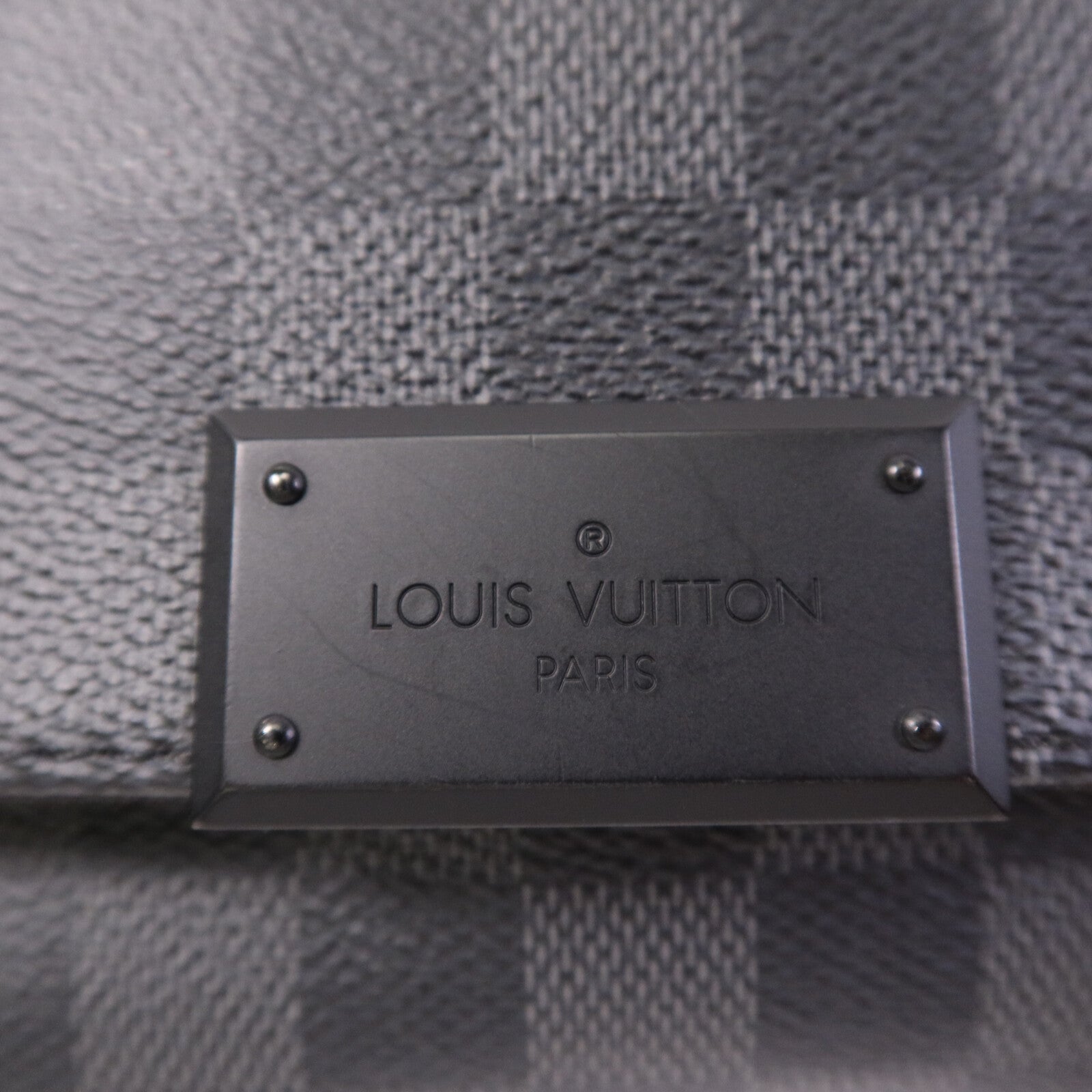 LOUIS VUITTON Damier Graphite District PM銀扣肩背袋