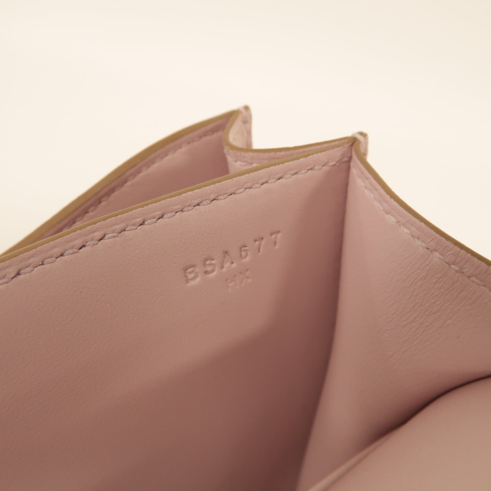 HERMES **【激減優惠】Chevre皮革Constance Mini銀扣肩背袋Mauve Pale粉紅色