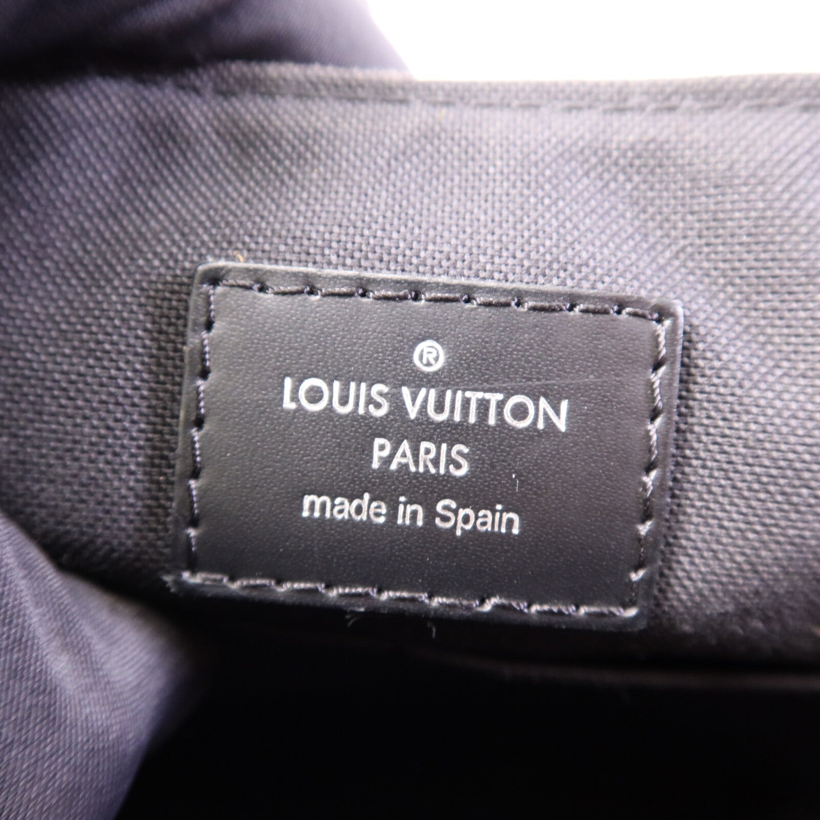 LOUIS VUITTON Damier Graphite District PM銀扣肩背袋
