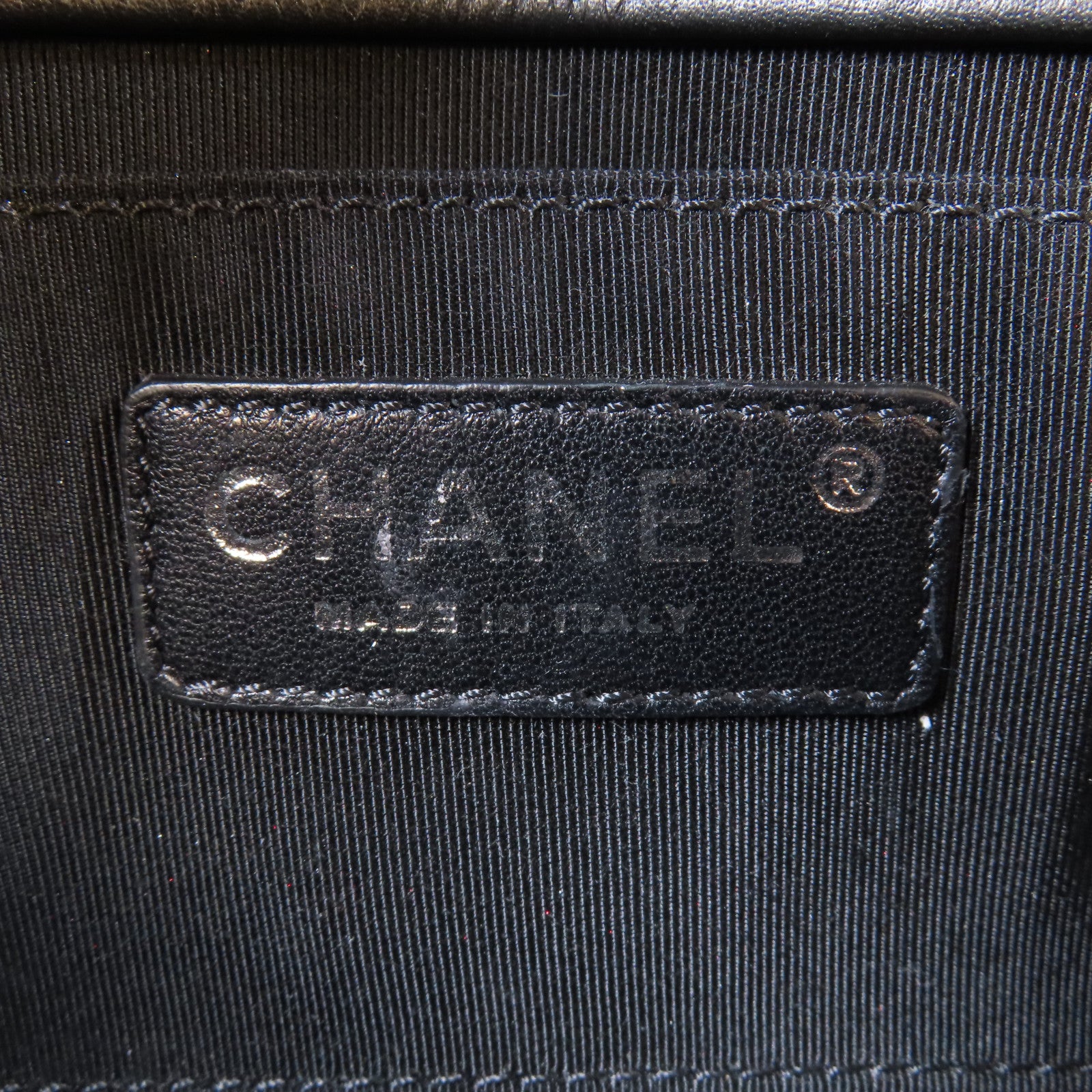 CHANEL 【激減優惠】菱格漆皮皮革Boy銀扣肩背袋黑色