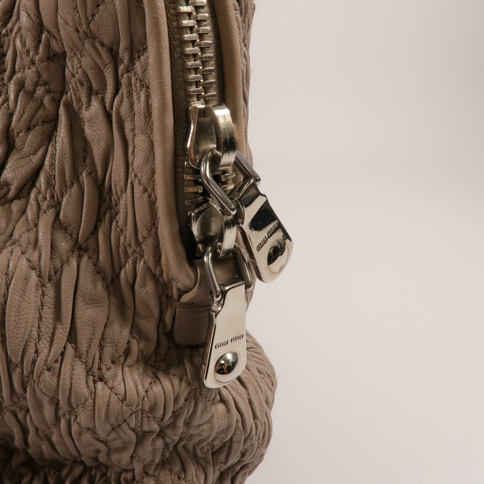 Miu Miu 羊皮皮革Chain Shoulder鏈帶肩背袋