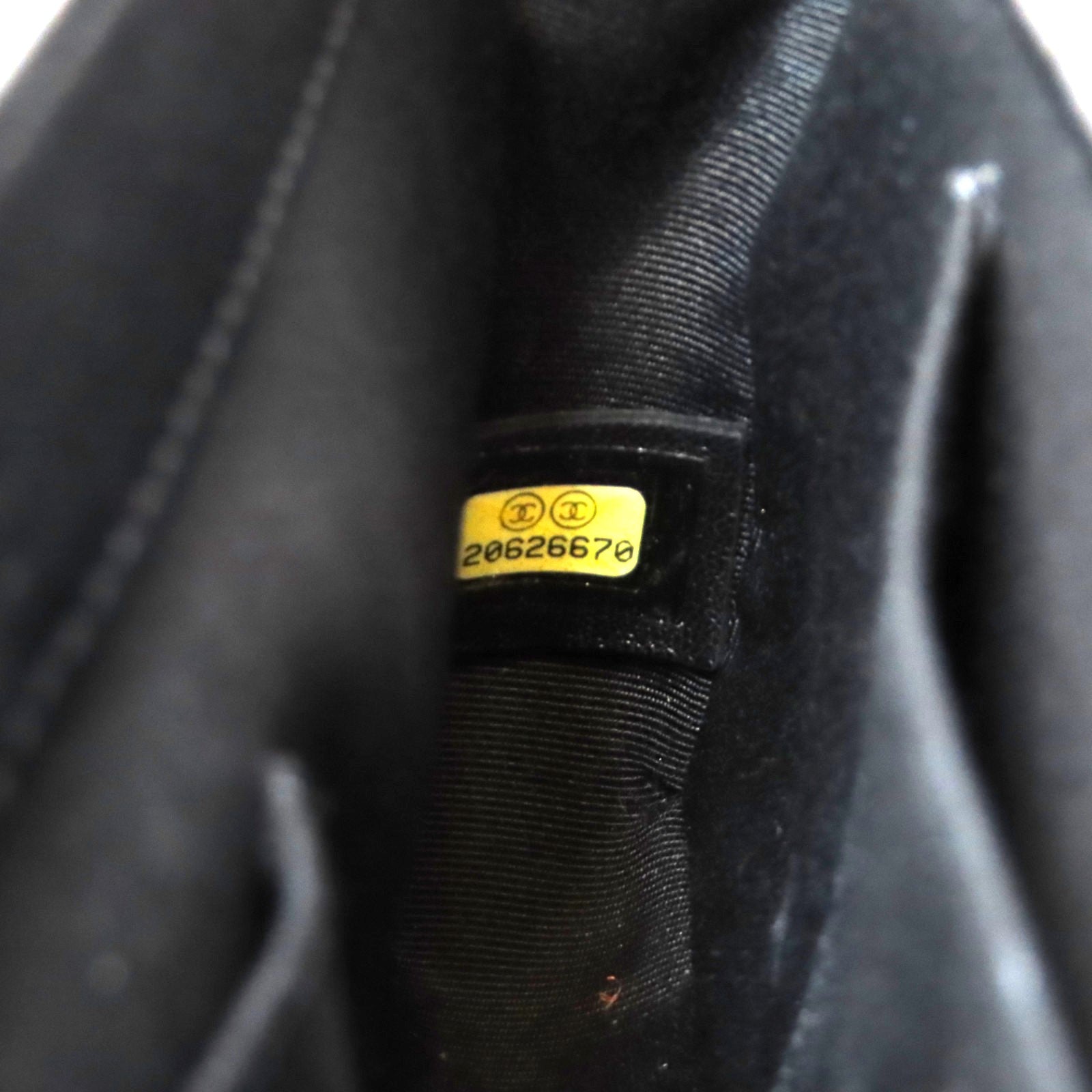 CHANEL 【激減優惠】菱格漆皮皮革Boy銀扣肩背袋黑色