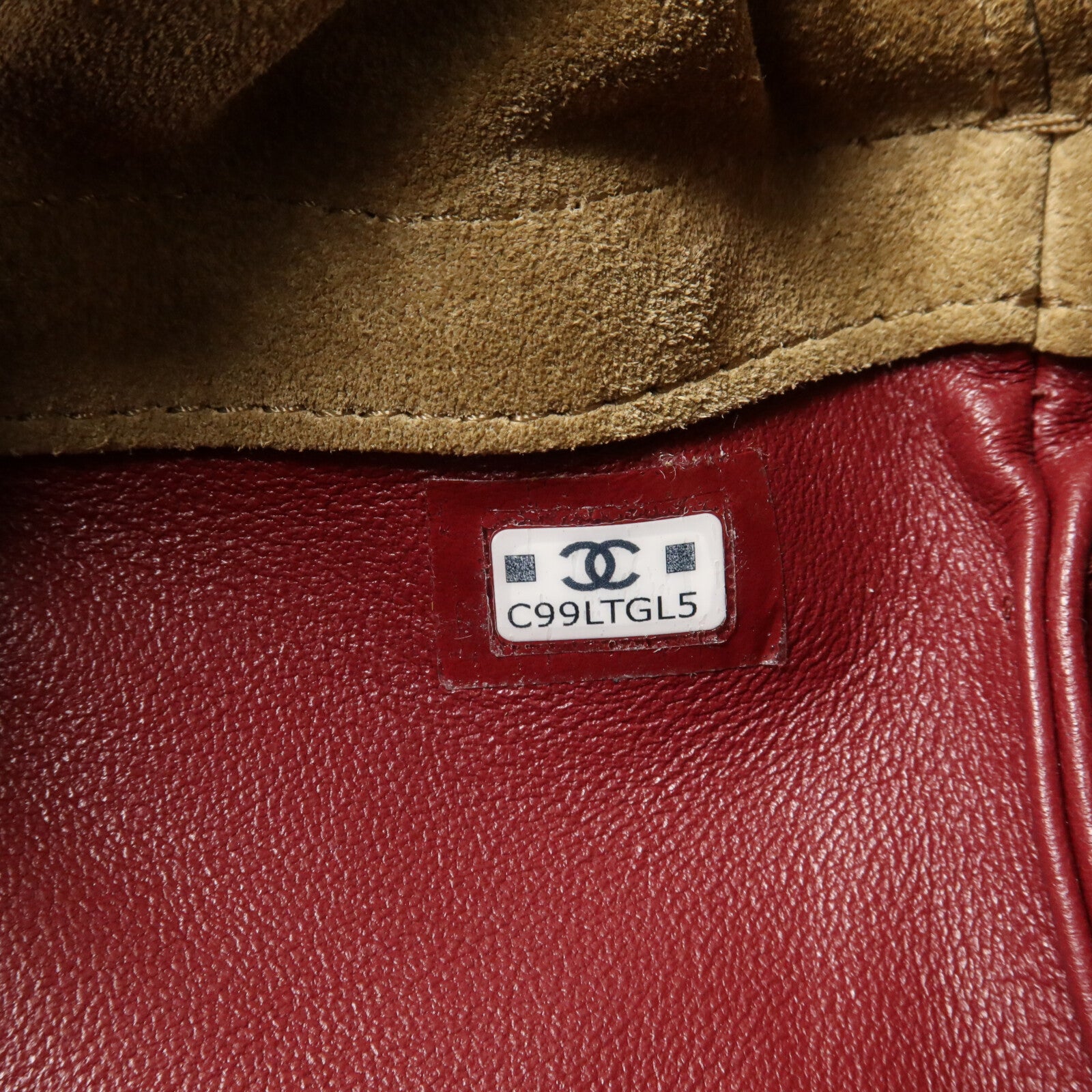 CHANEL 麂皮皮革/Lambskin Clutch With Leather Strap肩背袋