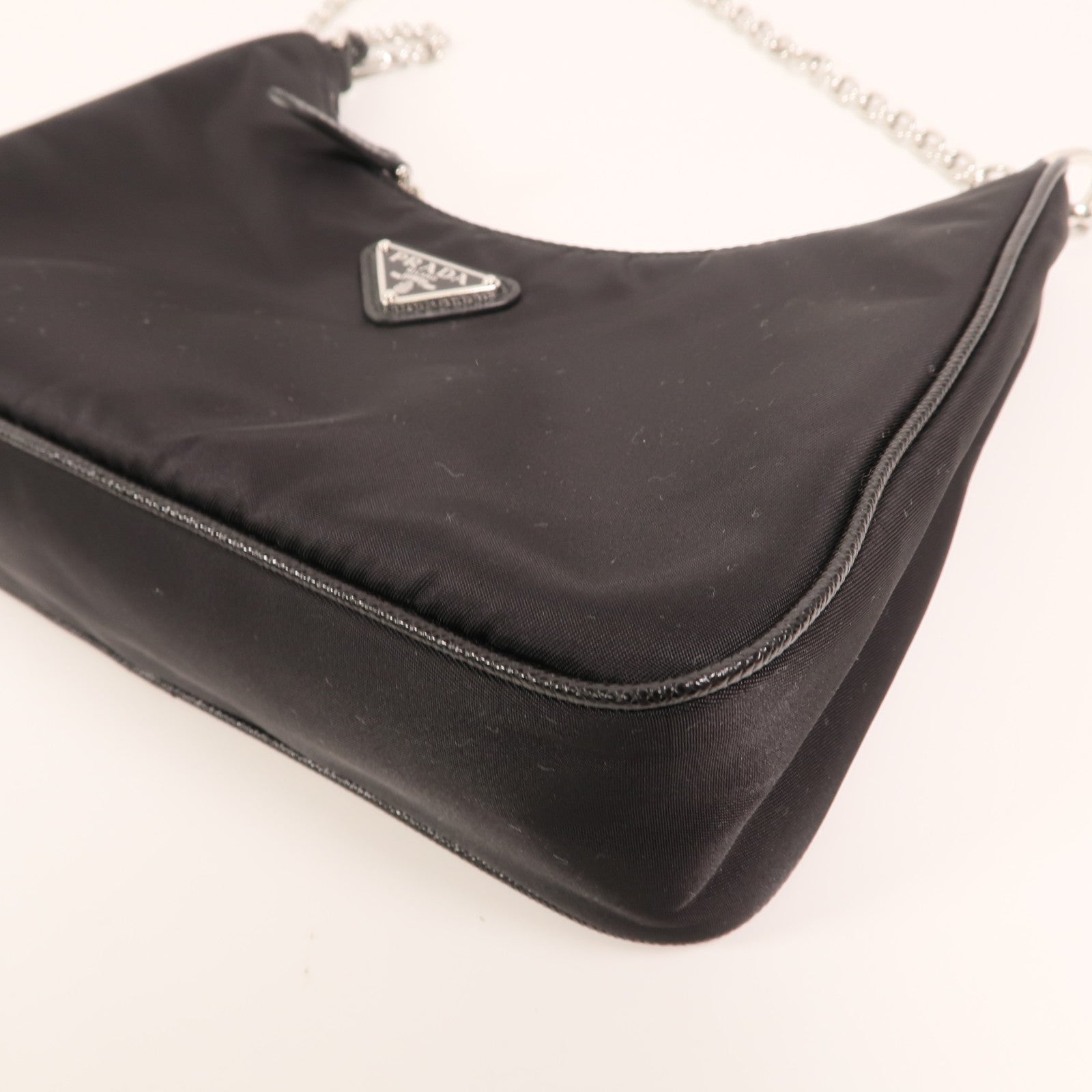 PRADA 尼龍Re-Edition 2005銀扣鏈帶肩背袋