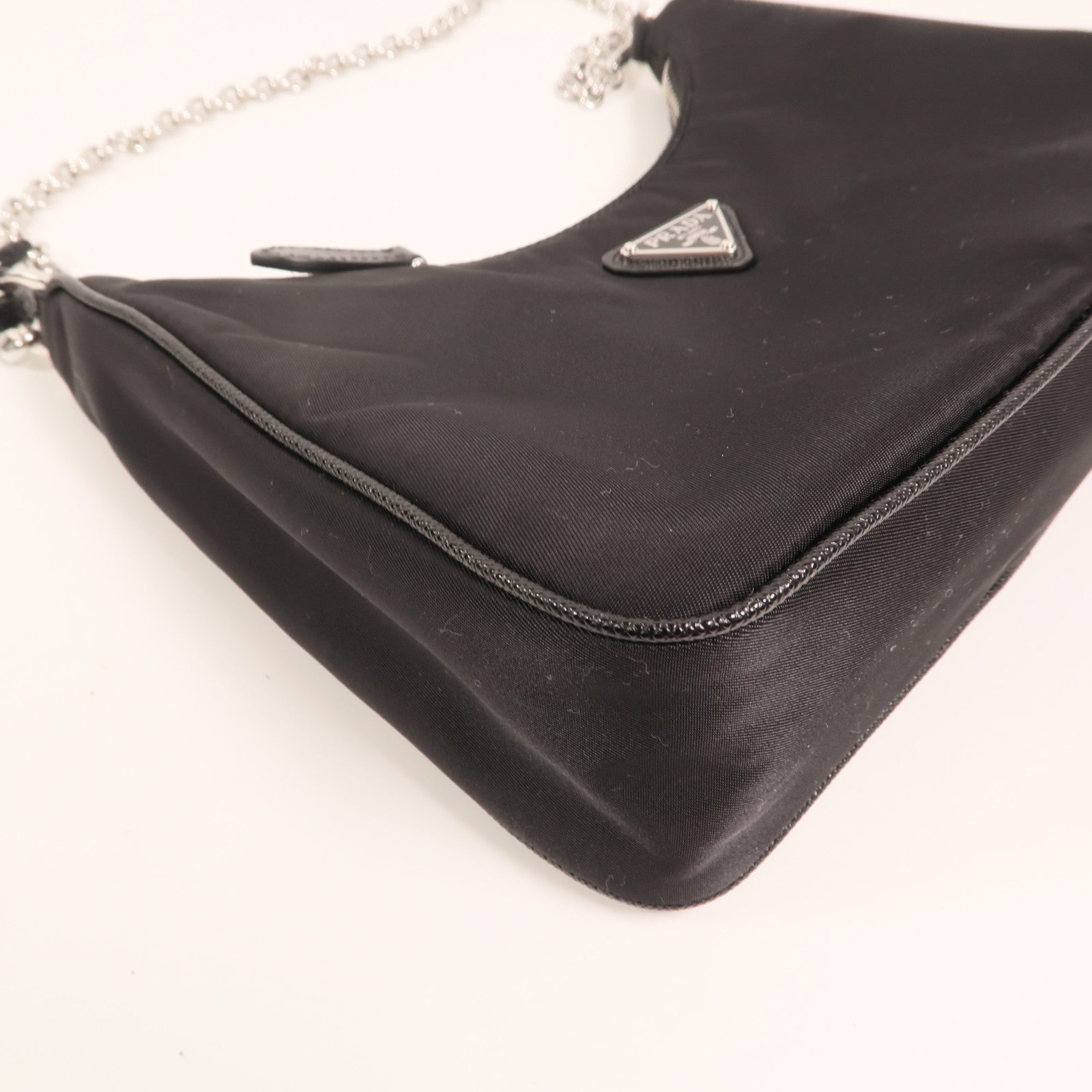 PRADA 尼龍Re-Edition 2005銀扣鏈帶肩背袋