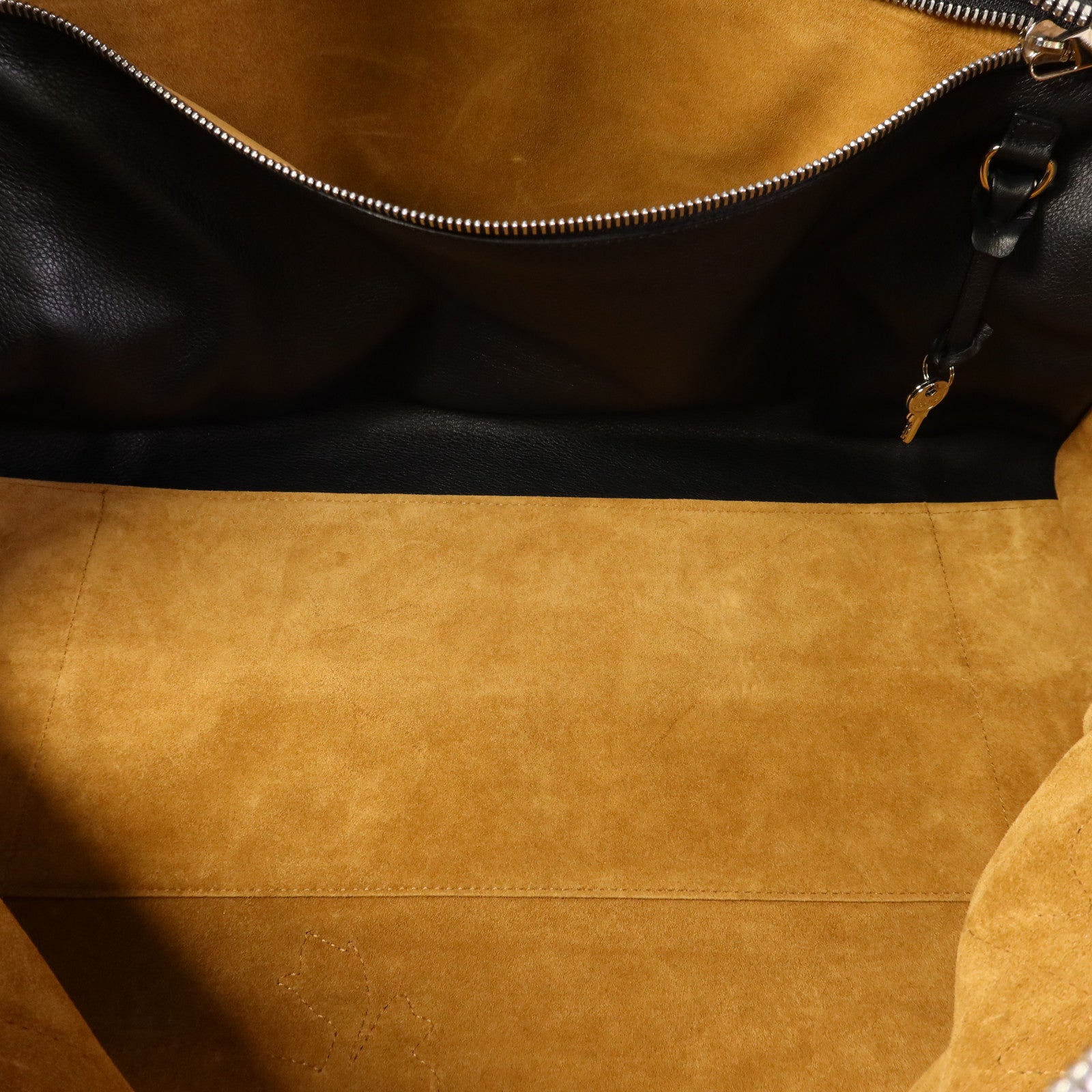 LOEWE 牛皮皮革Amazona銀扣手挽袋