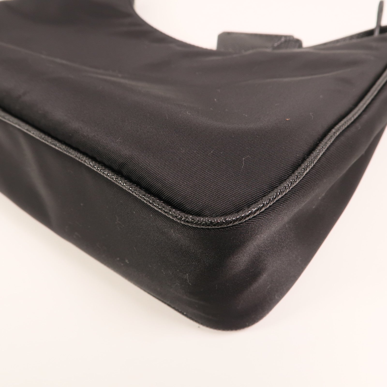 PRADA 尼龍Re-Edition 2005銀扣鏈帶肩背袋