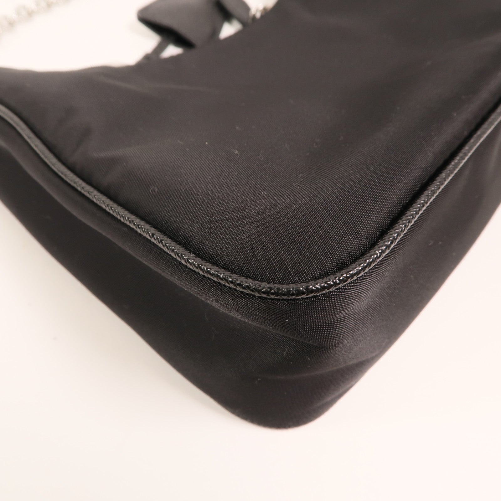 PRADA 尼龍Re-Edition 2005銀扣鏈帶肩背袋