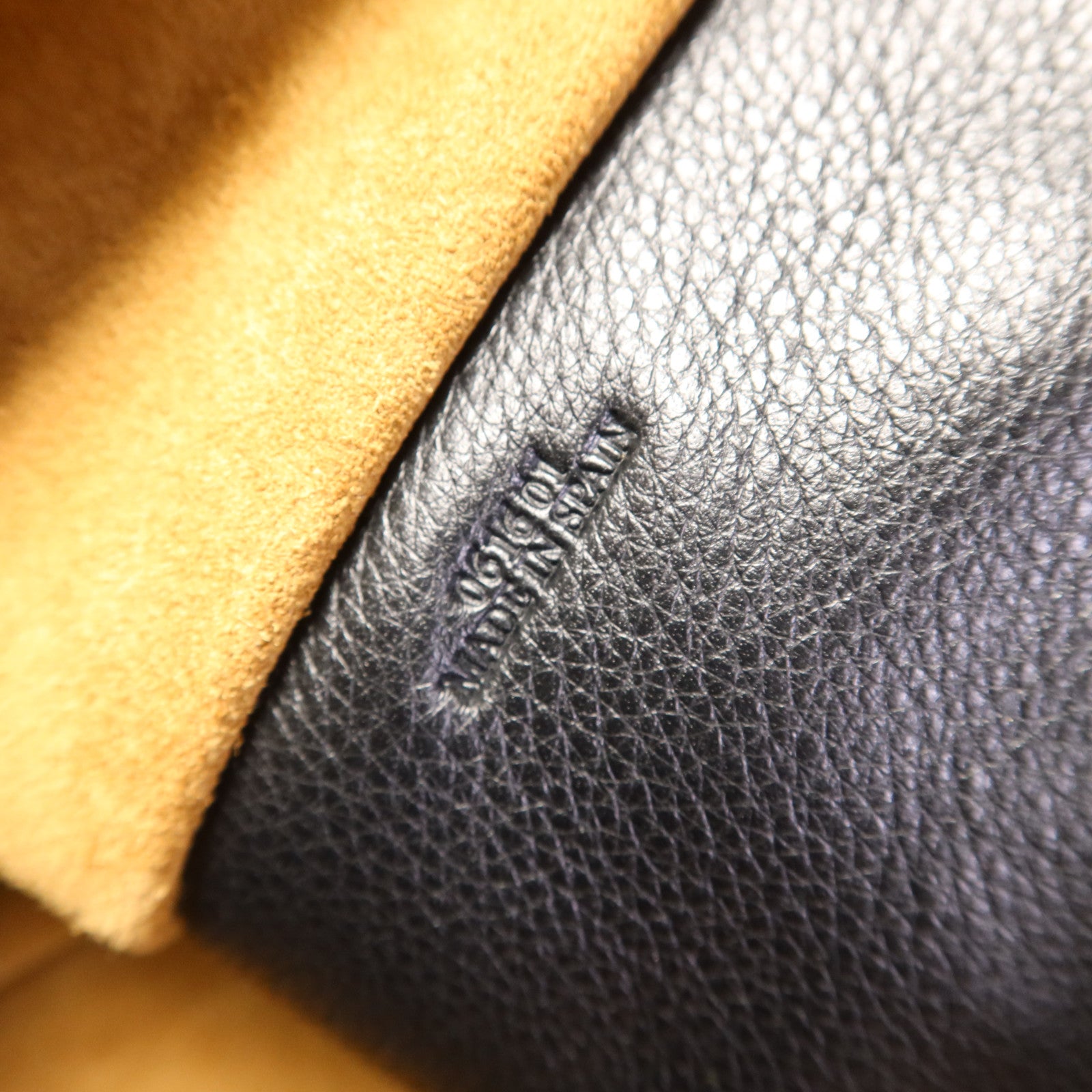 LOEWE 牛皮皮革Amazona銀扣手挽袋