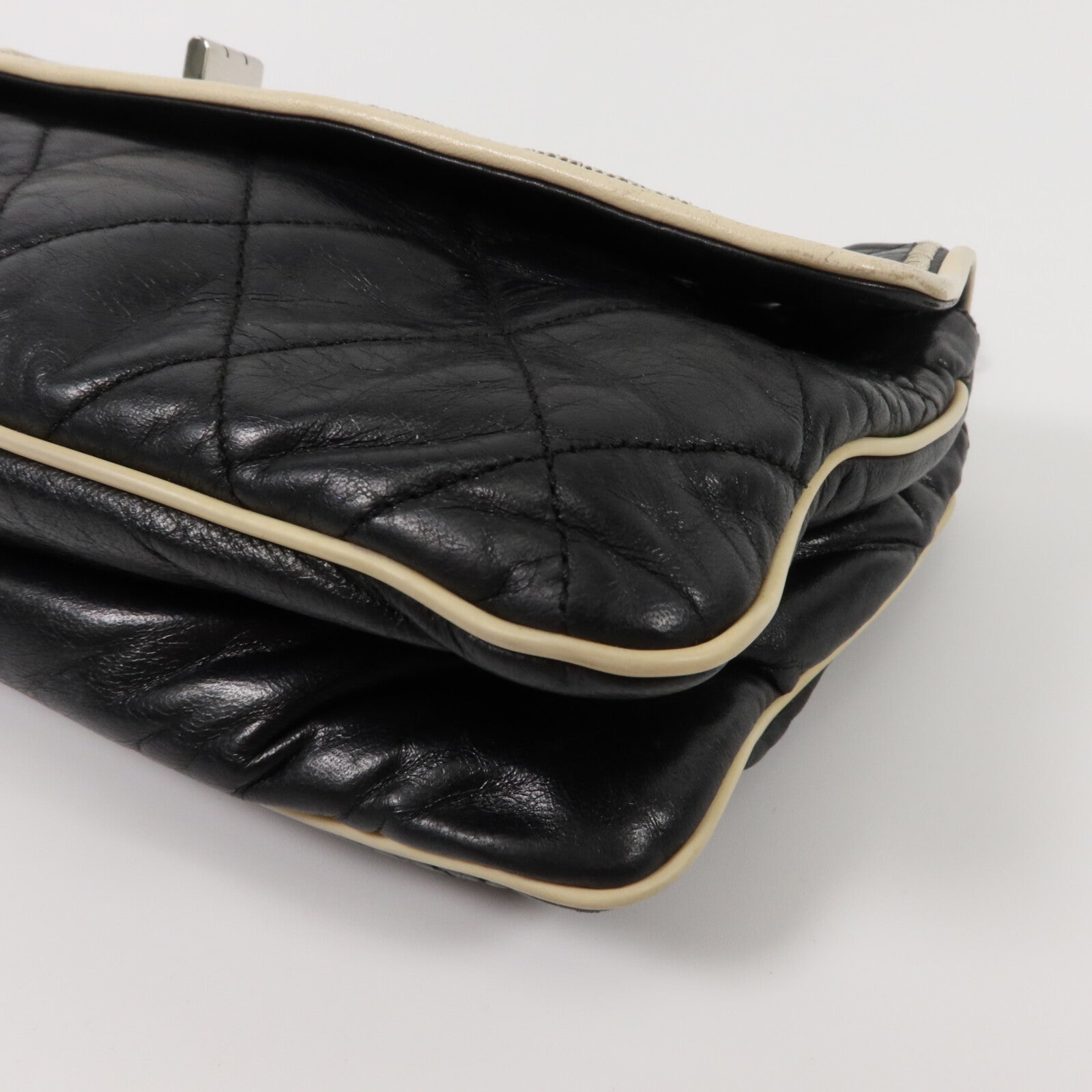 CHANEL 牛皮皮革2.55 East West Flap Bag鏈帶肩背袋