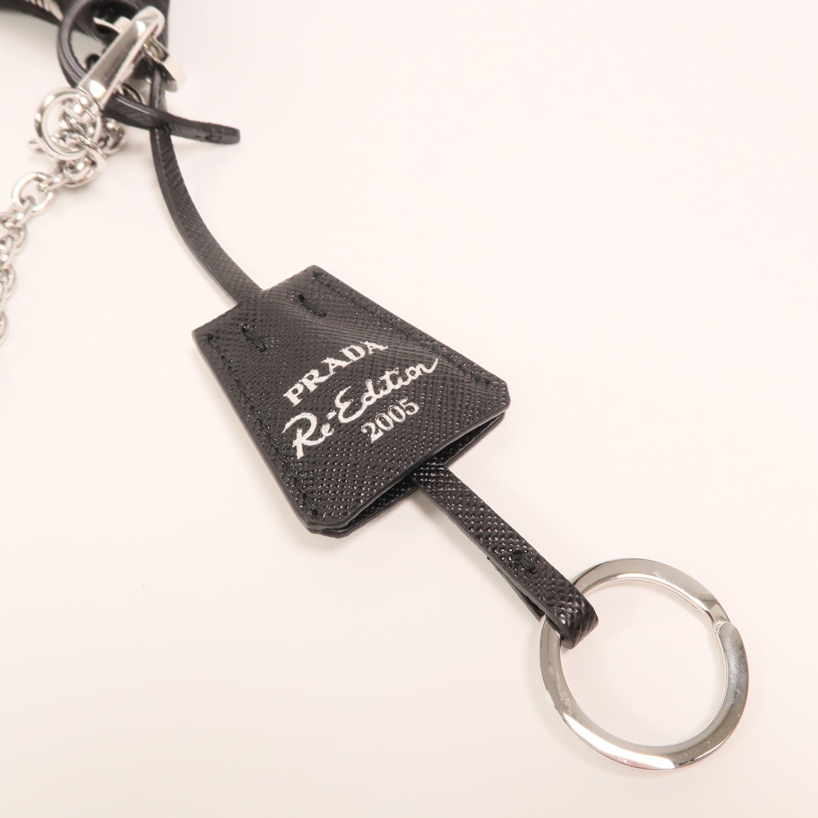 PRADA 尼龍Re-Edition 2005銀扣鏈帶肩背袋