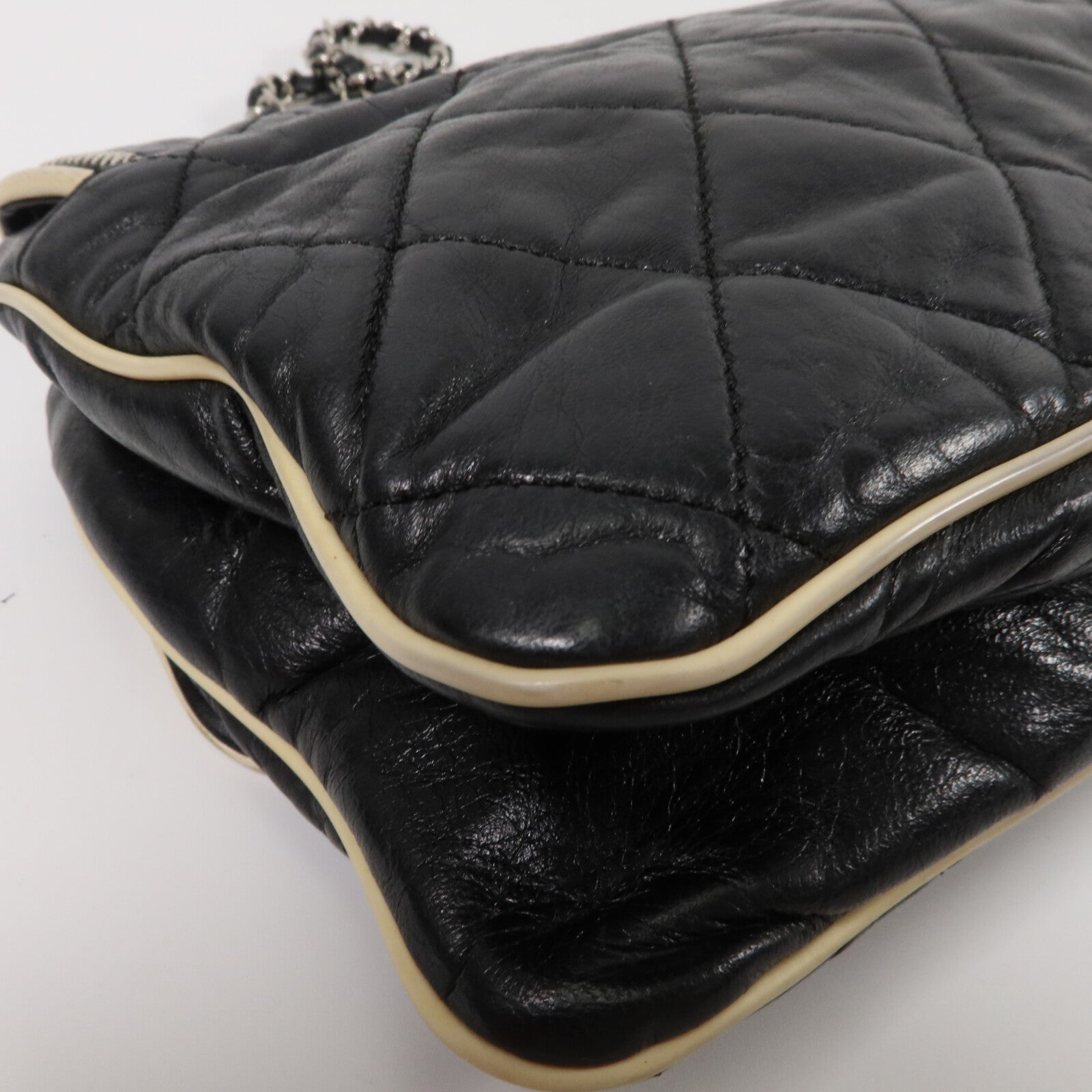 CHANEL 牛皮皮革2.55 East West Flap Bag鏈帶肩背袋