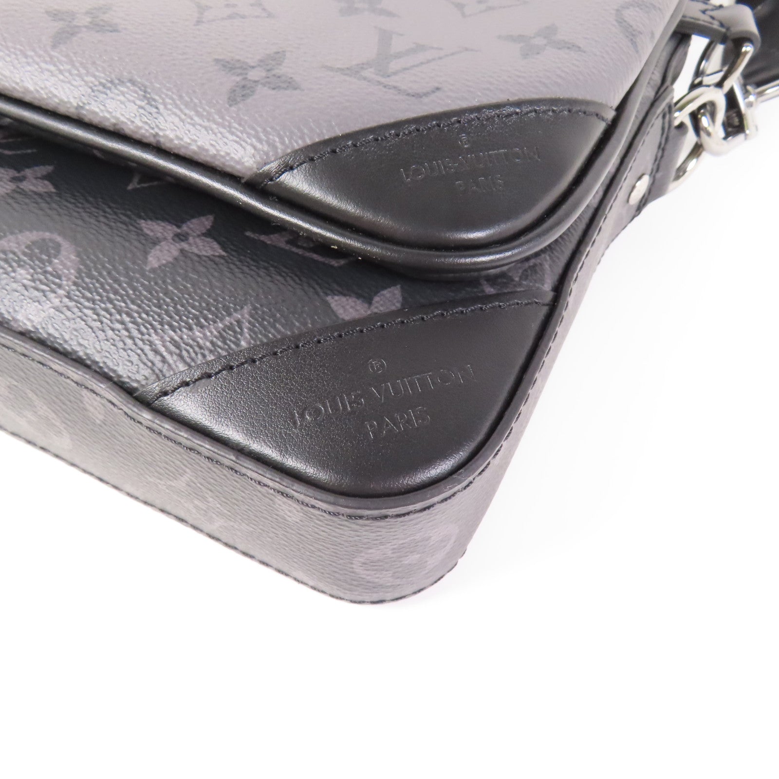 LOUIS VUITTON Monogram Eclipse Reverse Trio Messenger銀扣肩背袋灰色
