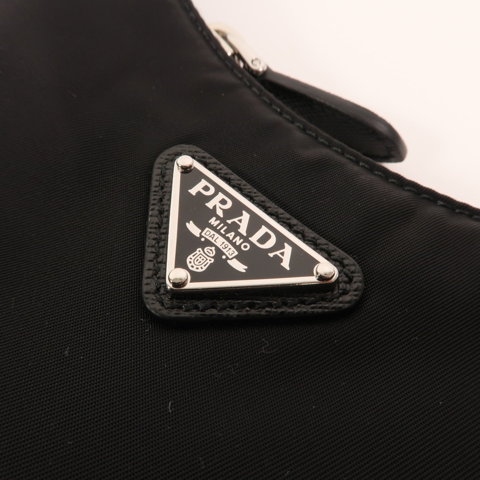 PRADA 尼龍Re-Edition 2005銀扣鏈帶肩背袋