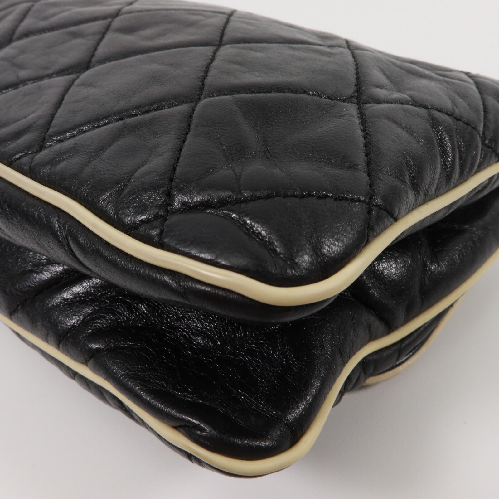 CHANEL 牛皮皮革2.55 East West Flap Bag鏈帶肩背袋