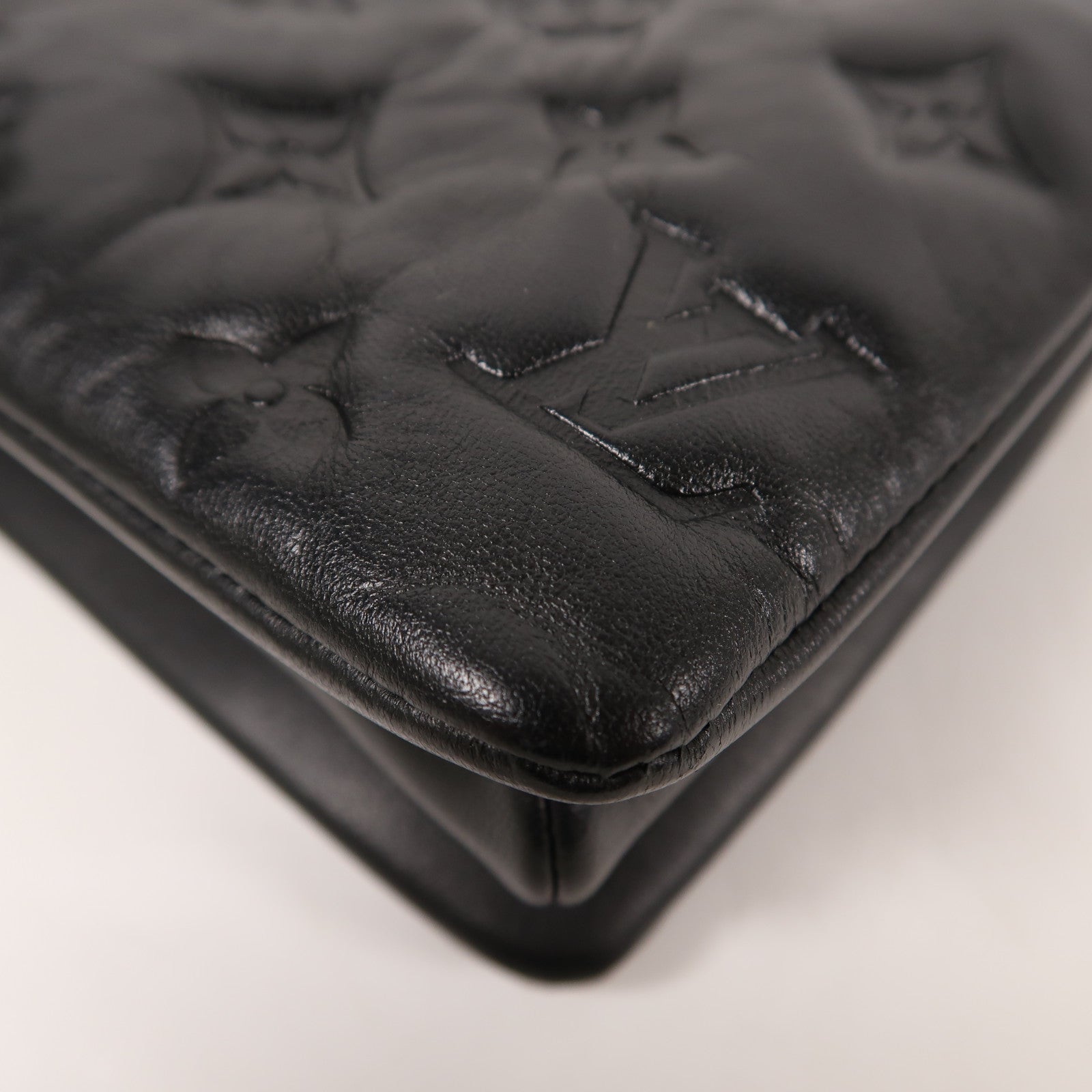 LOUIS VUITTON Monogram Embossed Coussin BB金扣鏈帶手挽肩背兩用袋