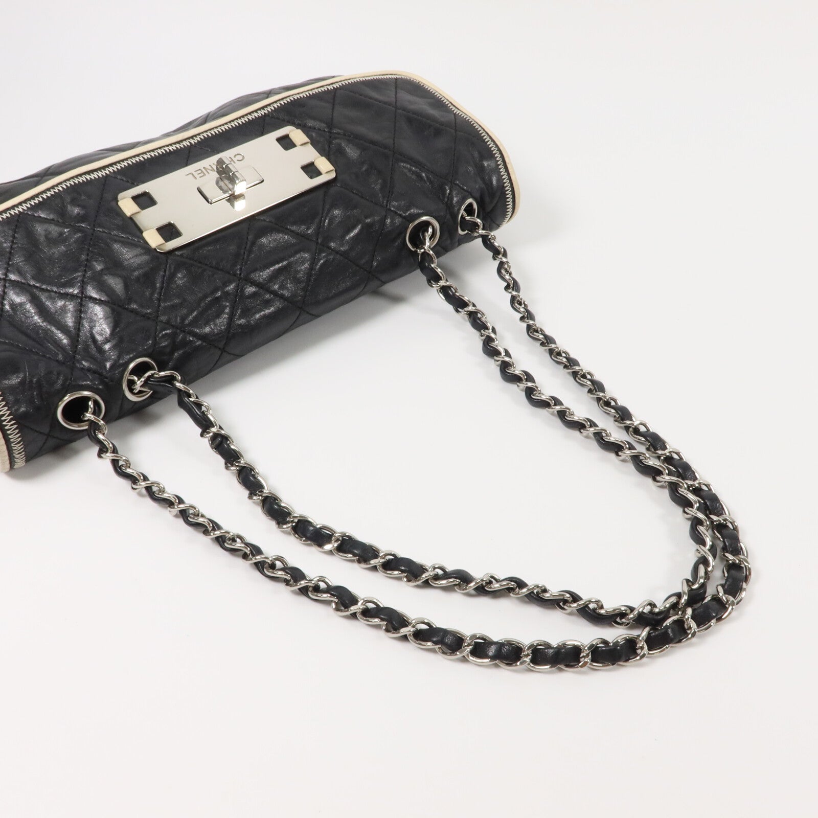 CHANEL 牛皮皮革2.55 East West Flap Bag鏈帶肩背袋