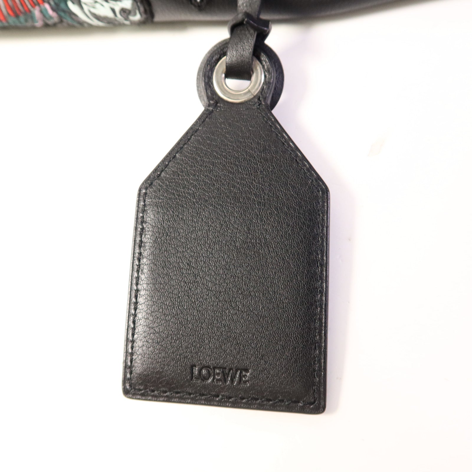 LOEWE 牛皮皮革Amazona銀扣手挽袋