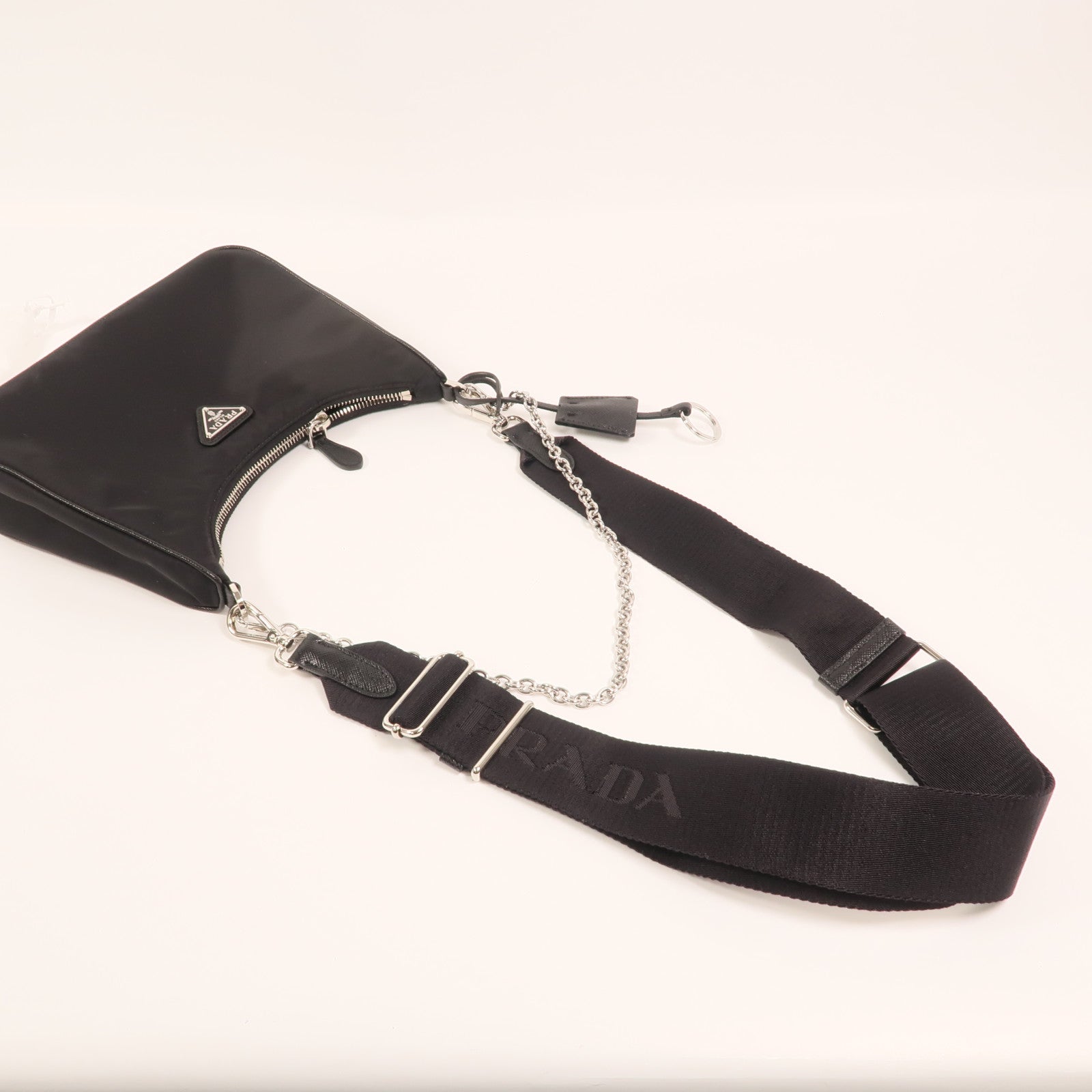PRADA 尼龍Re-Edition 2005銀扣鏈帶肩背袋