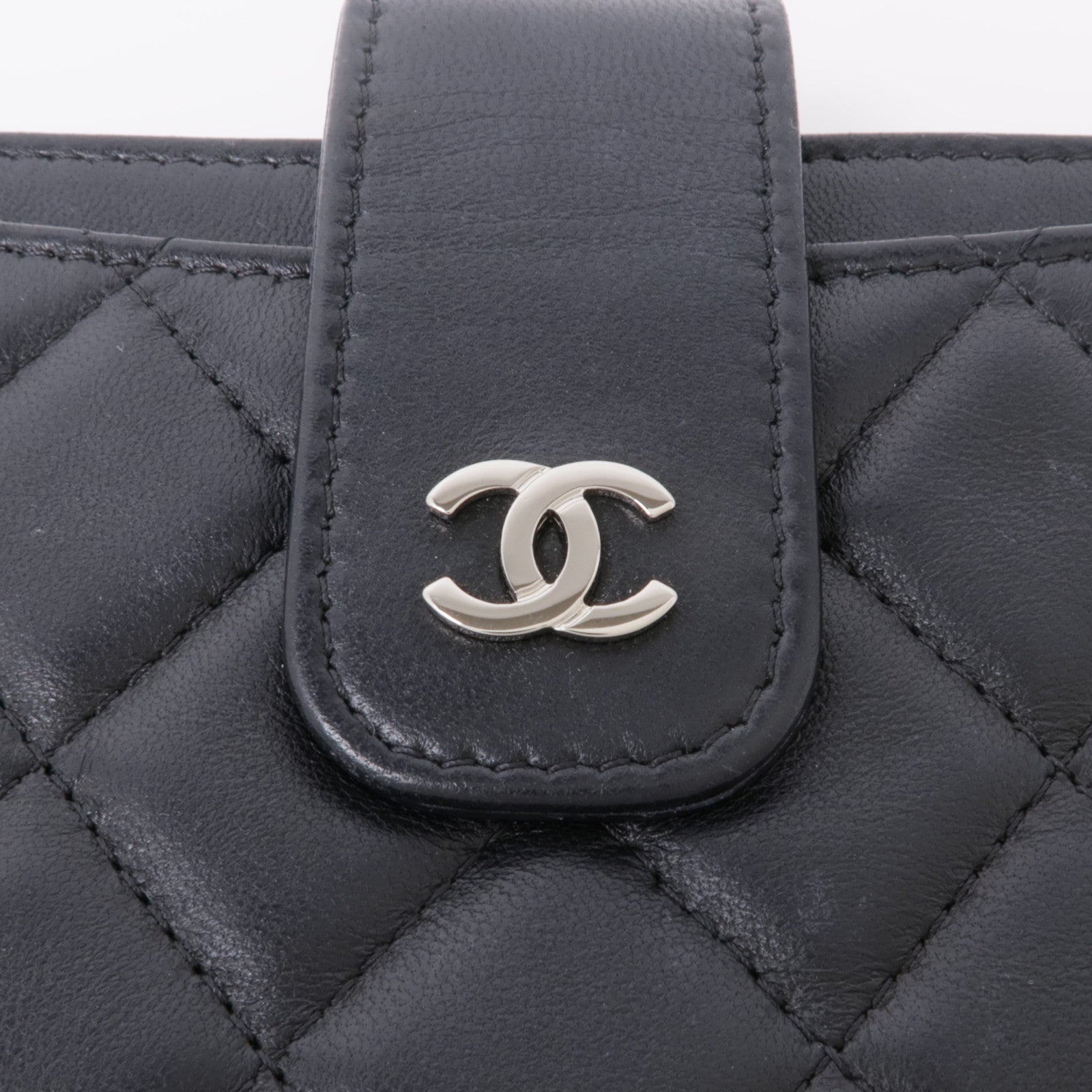 CHANEL 羊皮皮革Pouch銀扣手拿包