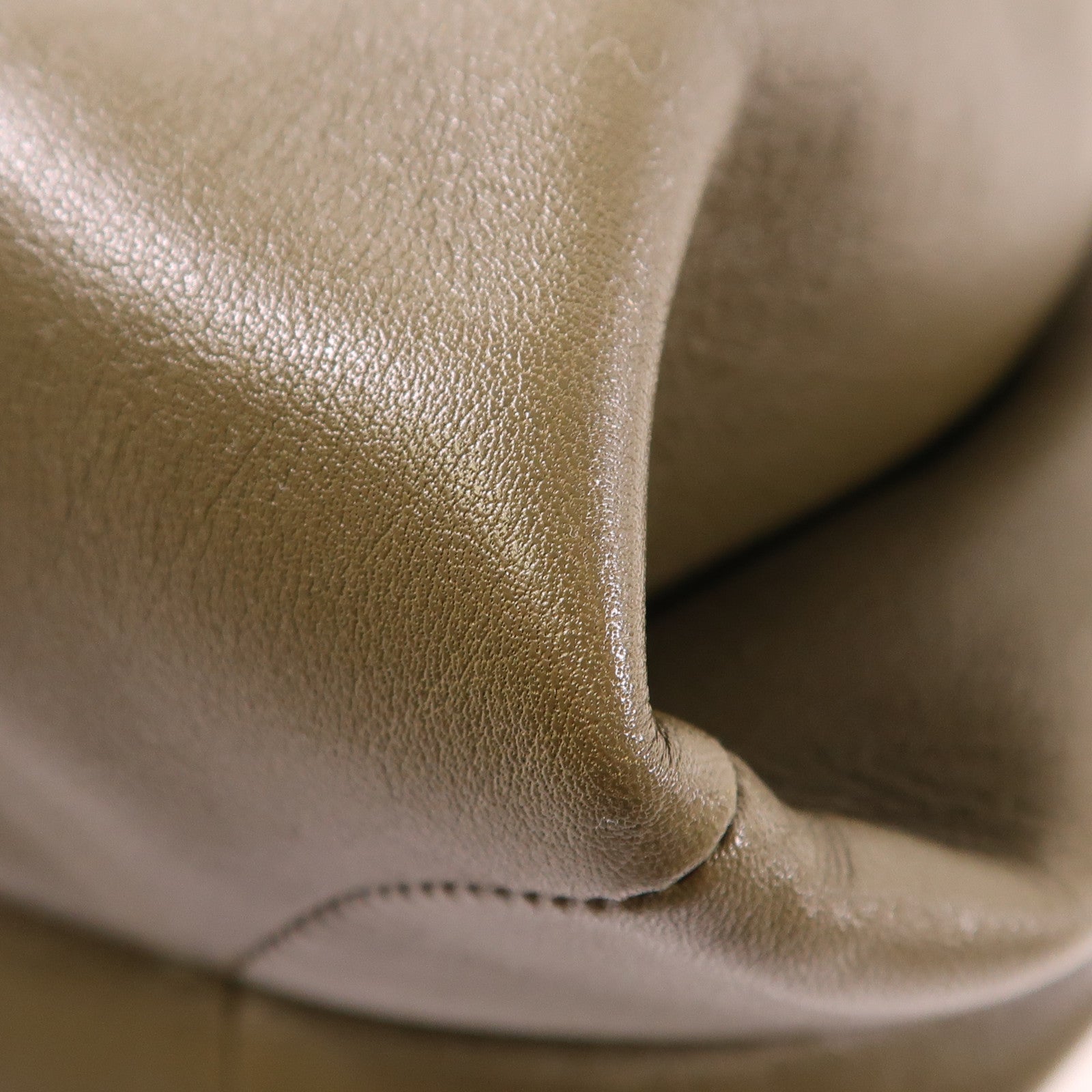 Salvatore Ferragamo 羊皮皮革Shoulder Tote銀扣肩背袋