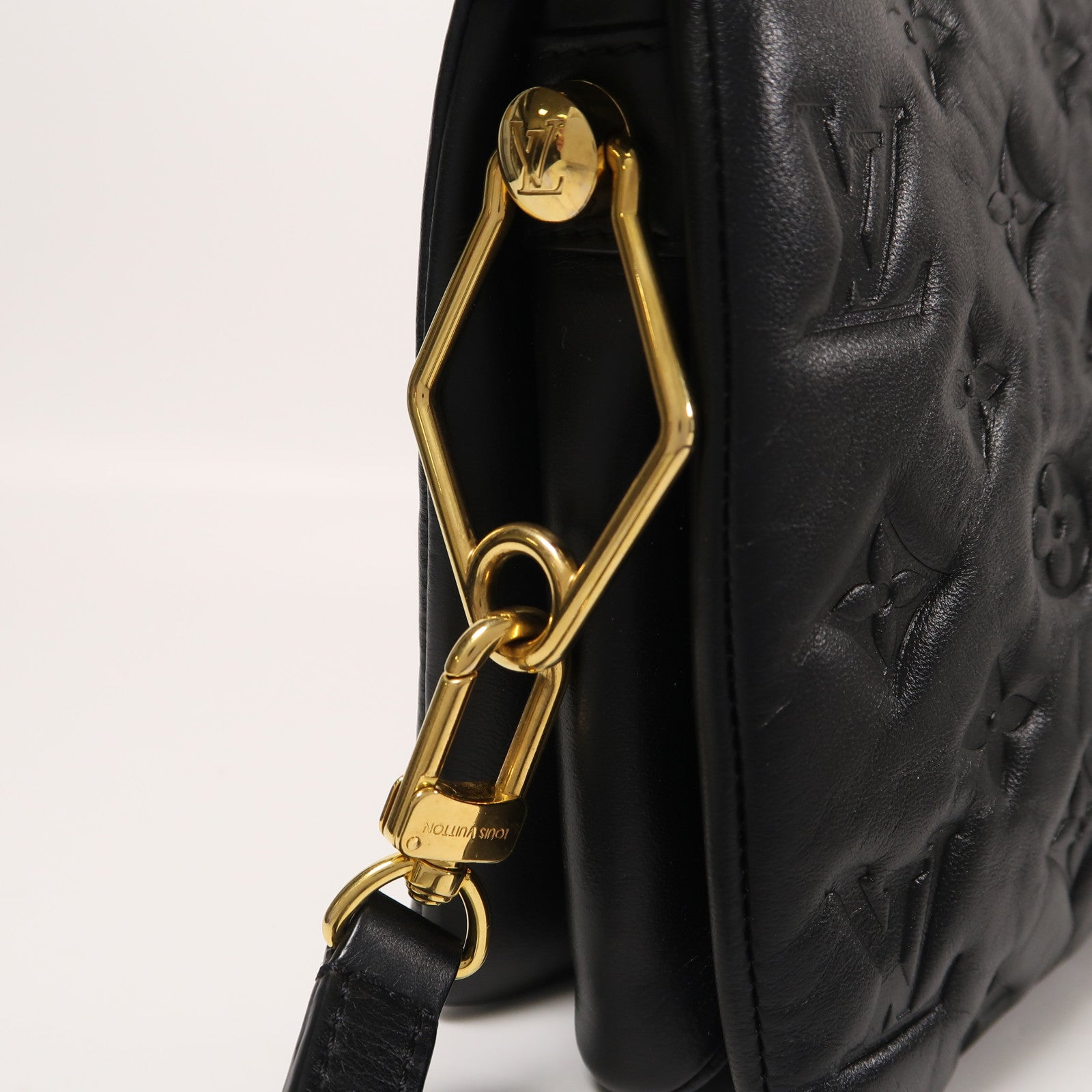 LOUIS VUITTON Monogram Embossed Coussin BB金扣鏈帶手挽肩背兩用袋