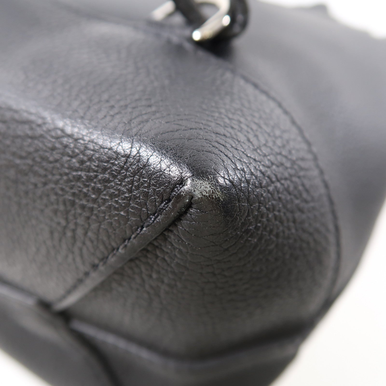 LOUIS VUITTON 牛皮皮革Lock Me Backpack銀扣背包黑色