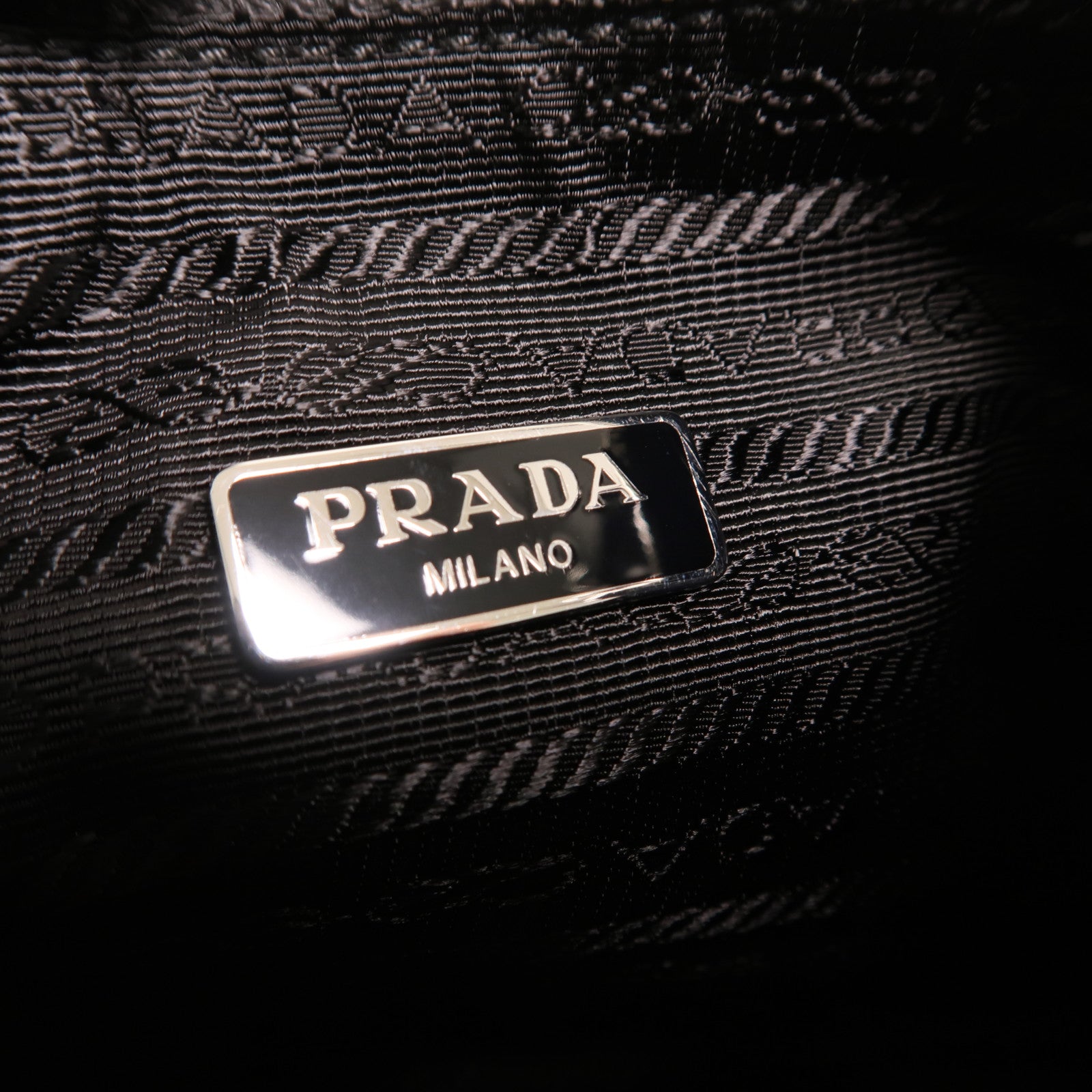 PRADA 尼龍Re-Edition 2005銀扣鏈帶肩背袋