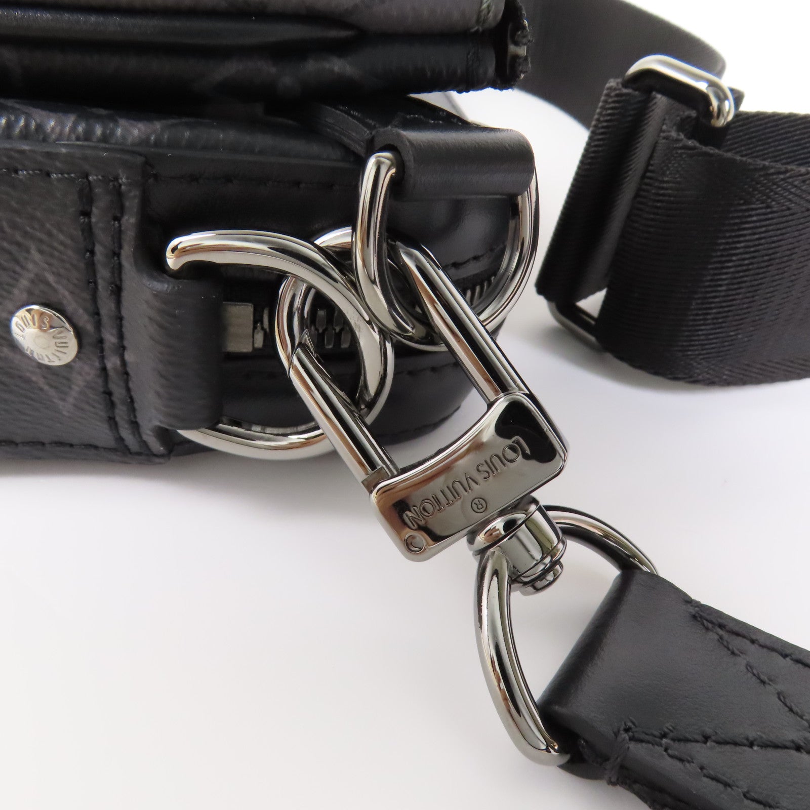 LOUIS VUITTON Monogram Eclipse Reverse Trio Messenger銀扣肩背袋灰色