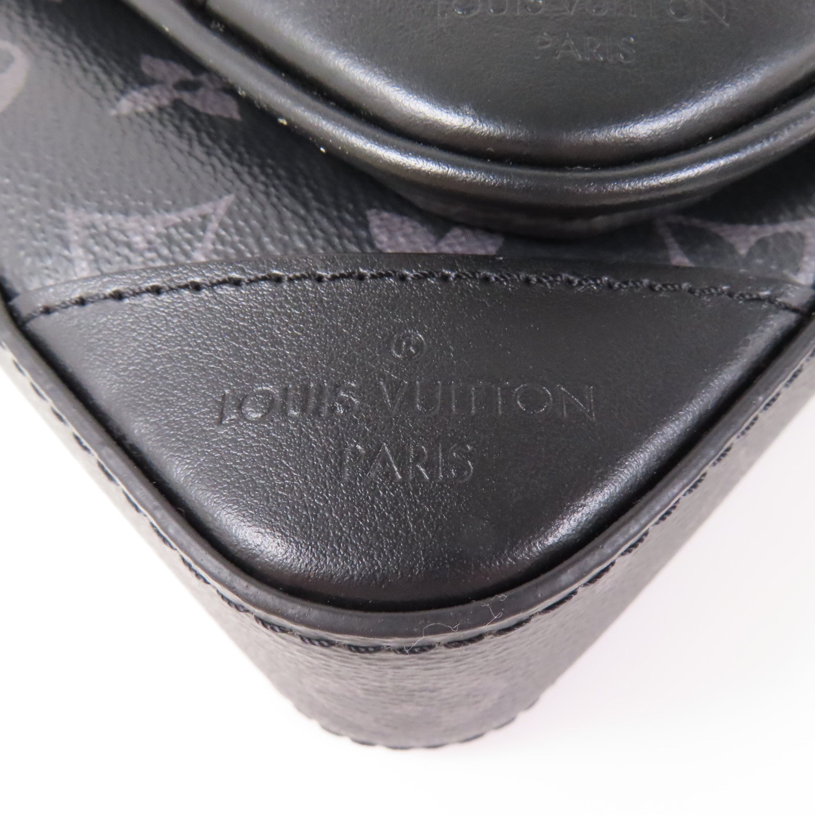 LOUIS VUITTON Monogram Eclipse Reverse Trio Messenger銀扣肩背袋灰色