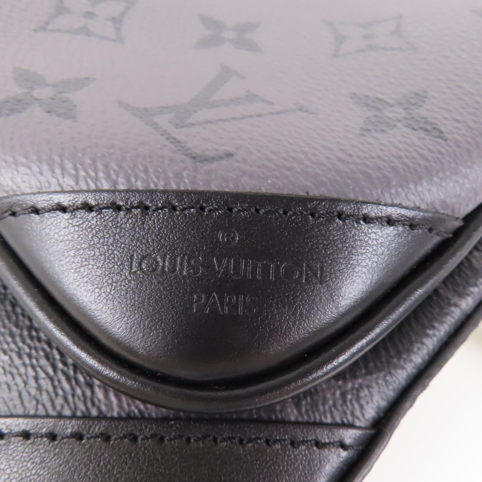 LOUIS VUITTON Monogram Eclipse Reverse Trio Messenger銀扣肩背袋灰色
