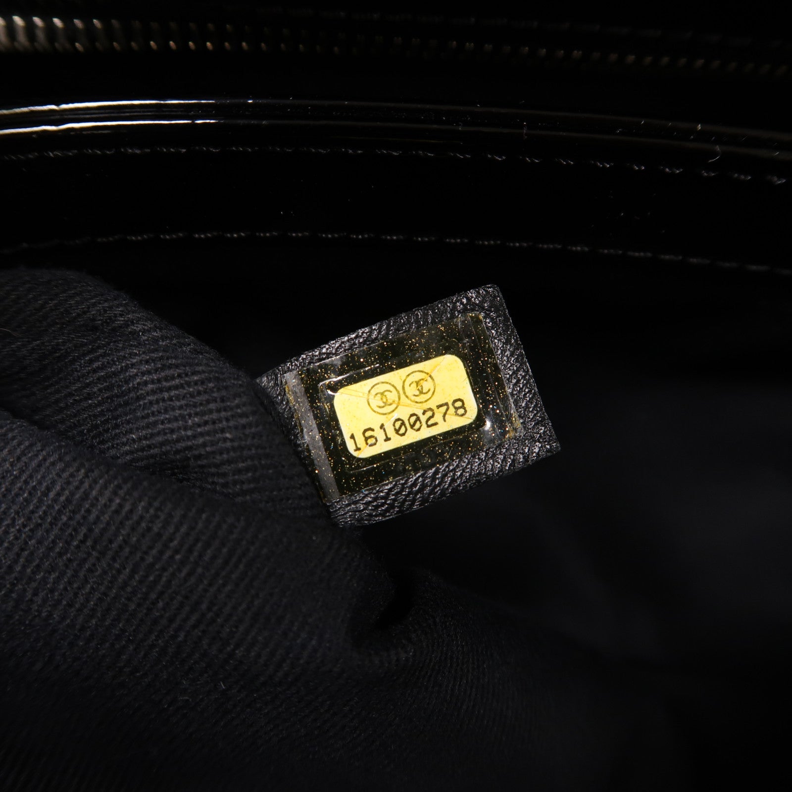 CHANEL 漆皮皮革Tote Bag銀扣鏈帶肩背袋黑色