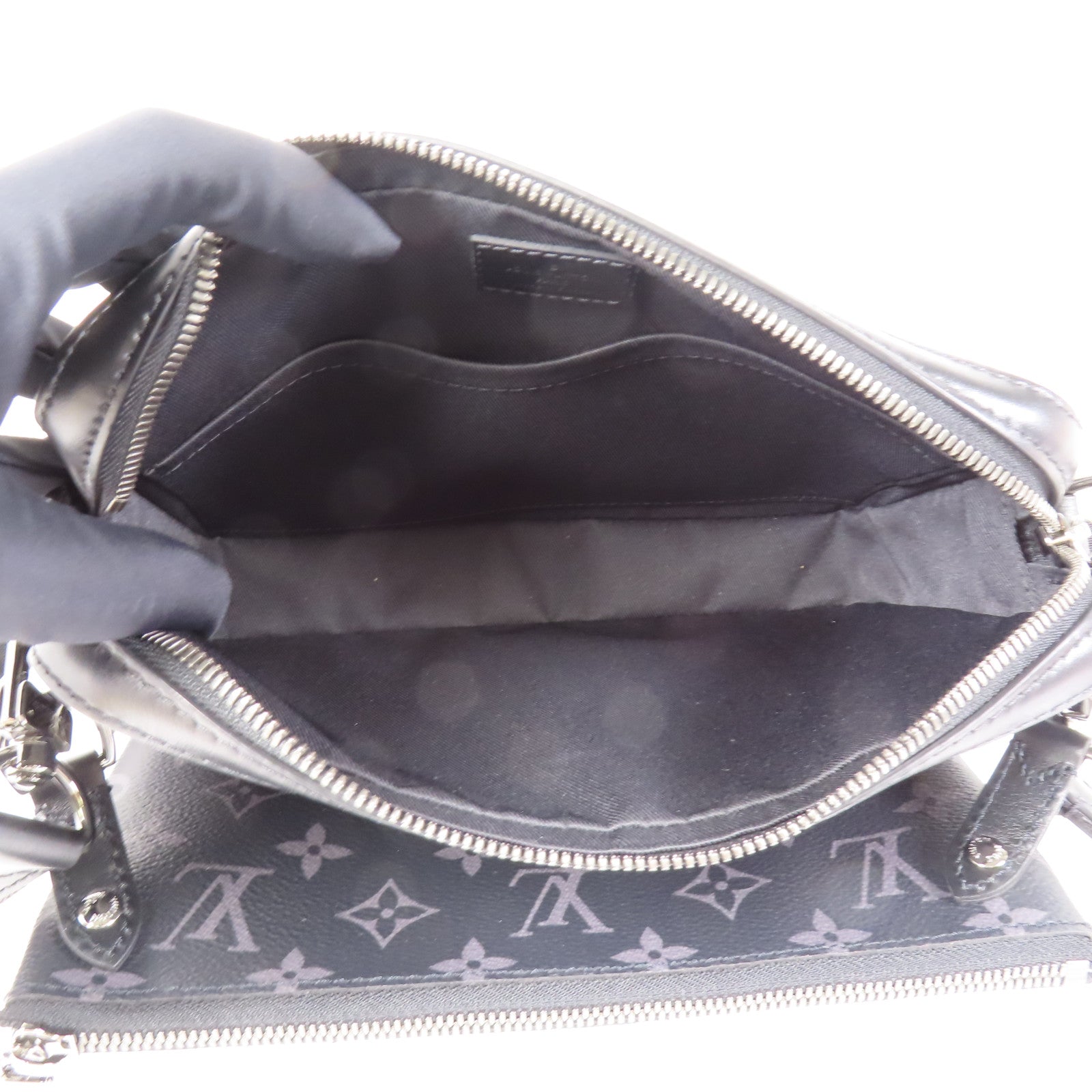 LOUIS VUITTON Monogram Eclipse Reverse Trio Messenger銀扣肩背袋灰色