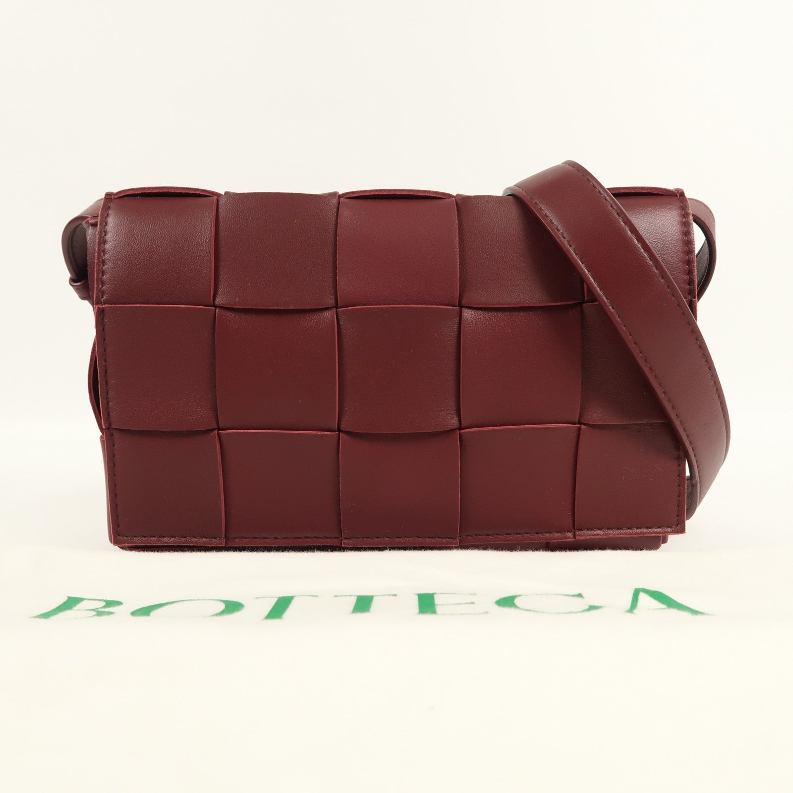BOTTEGA VENETA 羊皮皮革Cassette Medium肩背袋