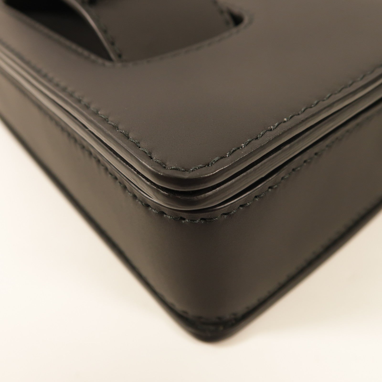 Dior 牛皮皮革Ultramatte revolution Bag肩背袋