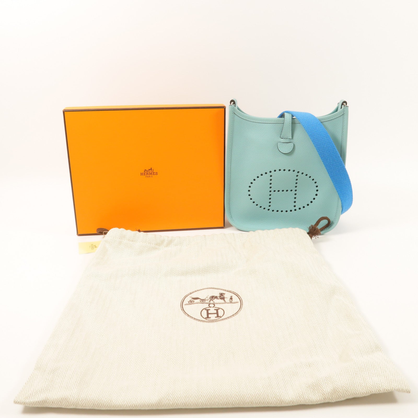 HERMES Epsom皮革Evelyne TPM銀扣肩背袋Bleu Atoll