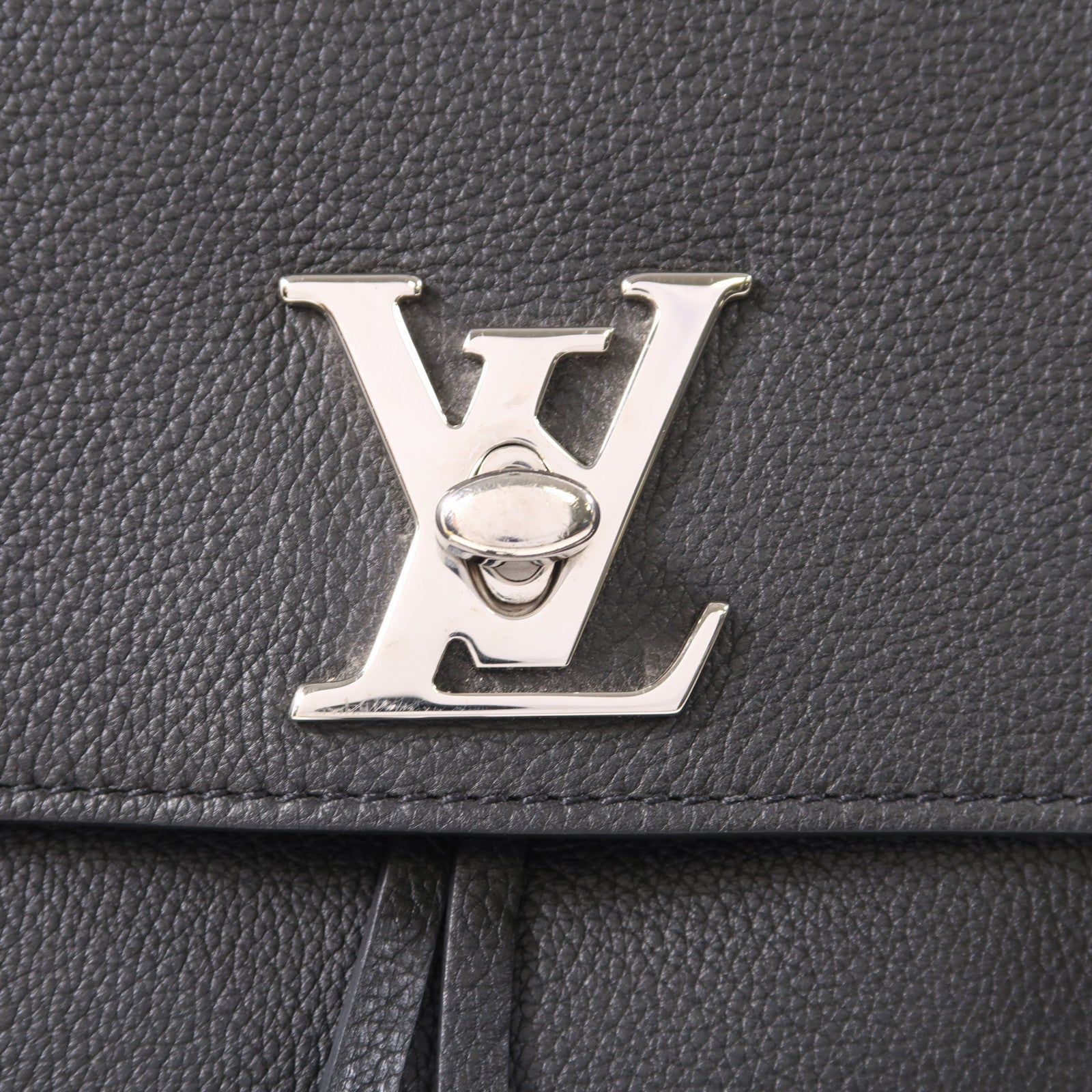 LOUIS VUITTON 牛皮皮革Lock Me Backpack銀扣背包黑色