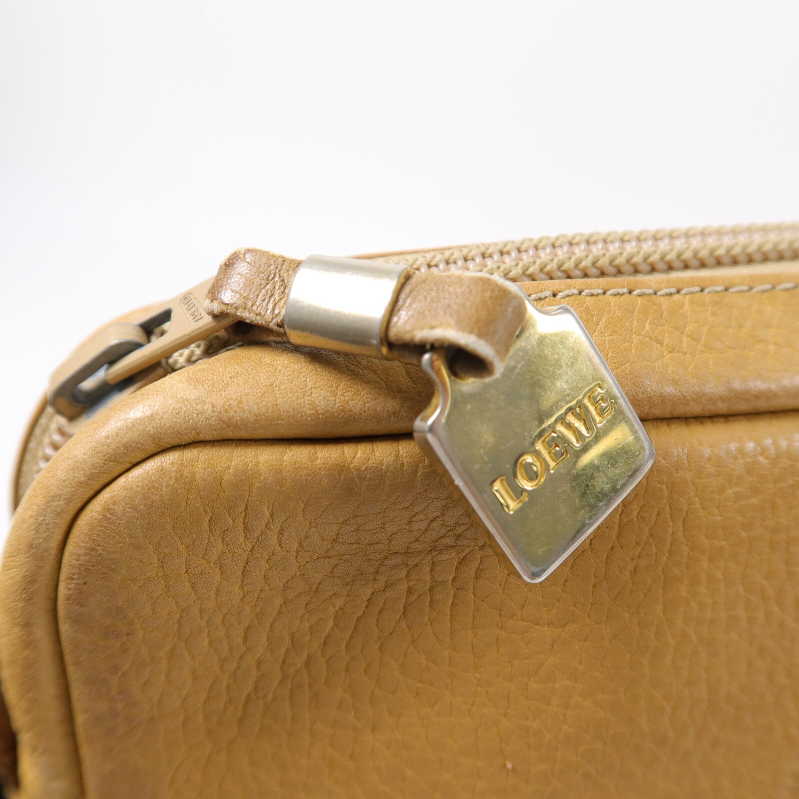 LOEWE 牛皮皮革Crossbody Bag肩背袋