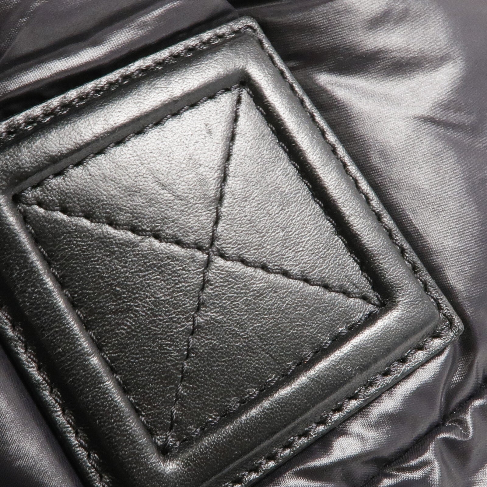 CHANEL 尼龍Coco Cocoon Large銀扣手挽袋