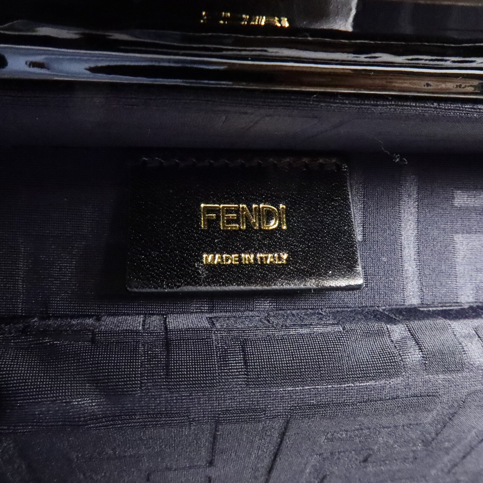FENDI 牛皮皮革Baguette Trunk Mini肩背袋