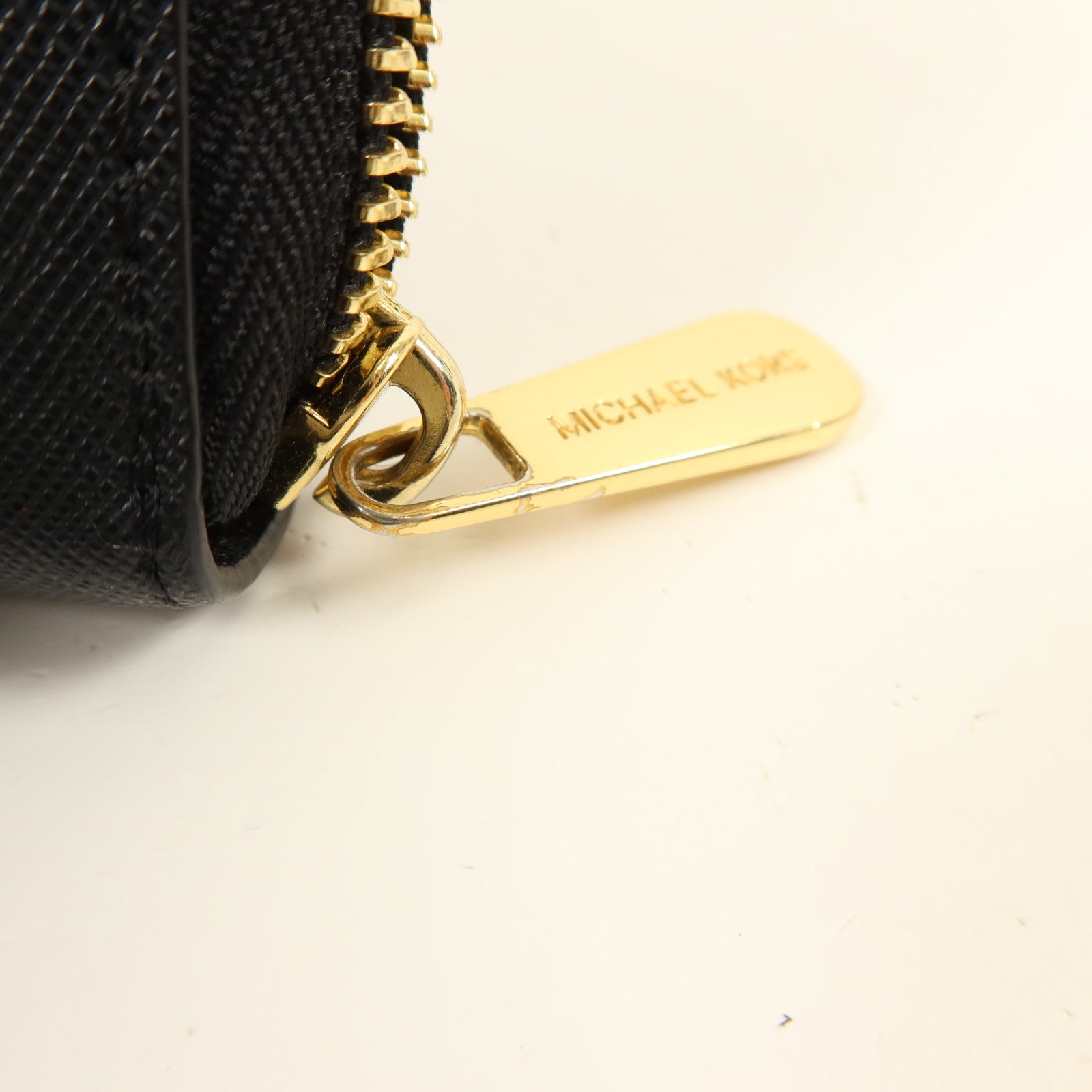 Michael Kors 牛皮皮革Zipper Round Wallet金扣錢包