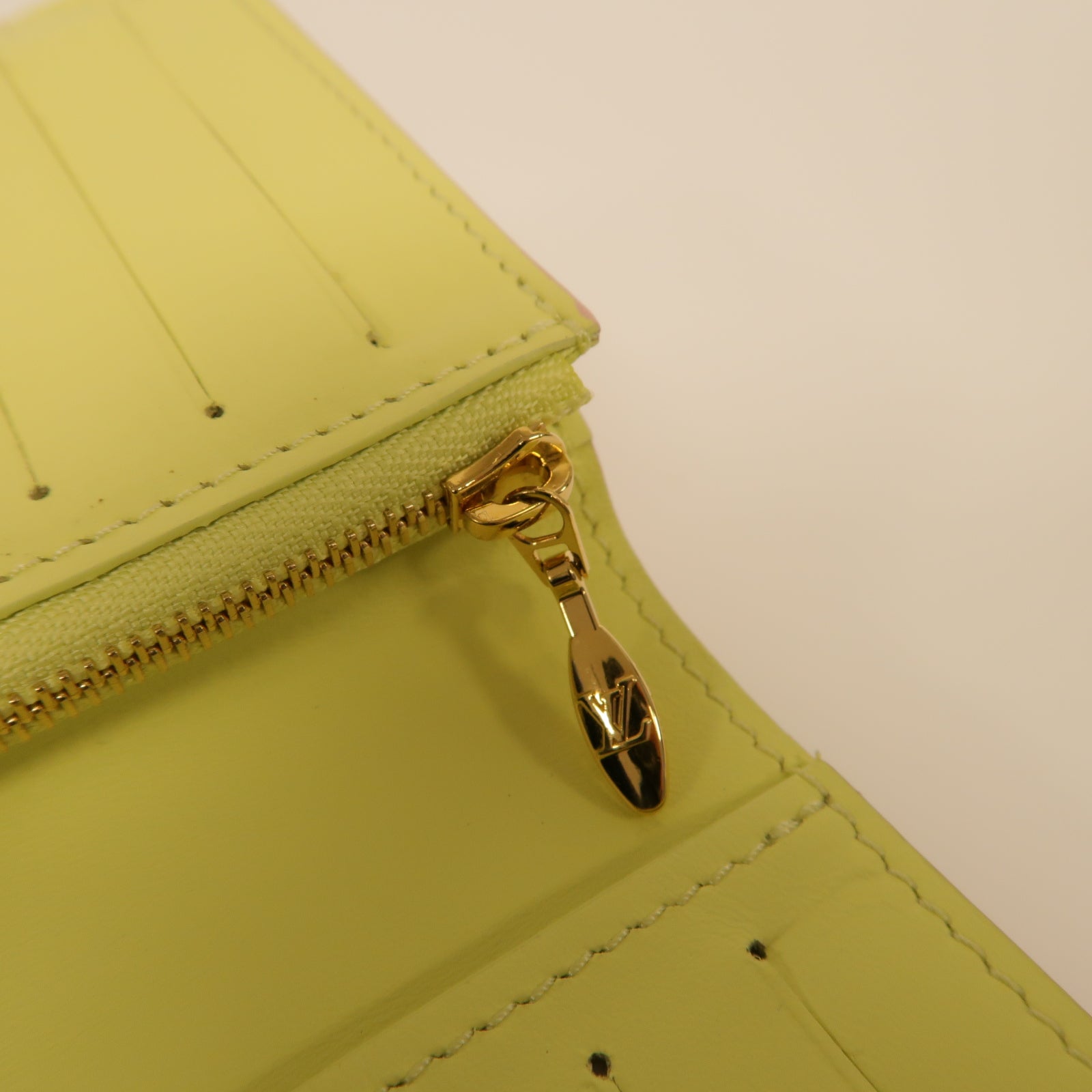 LOUIS VUITTON 【激減優惠】牛皮皮革Vertical Compact Wallet金扣錢包粉紅色