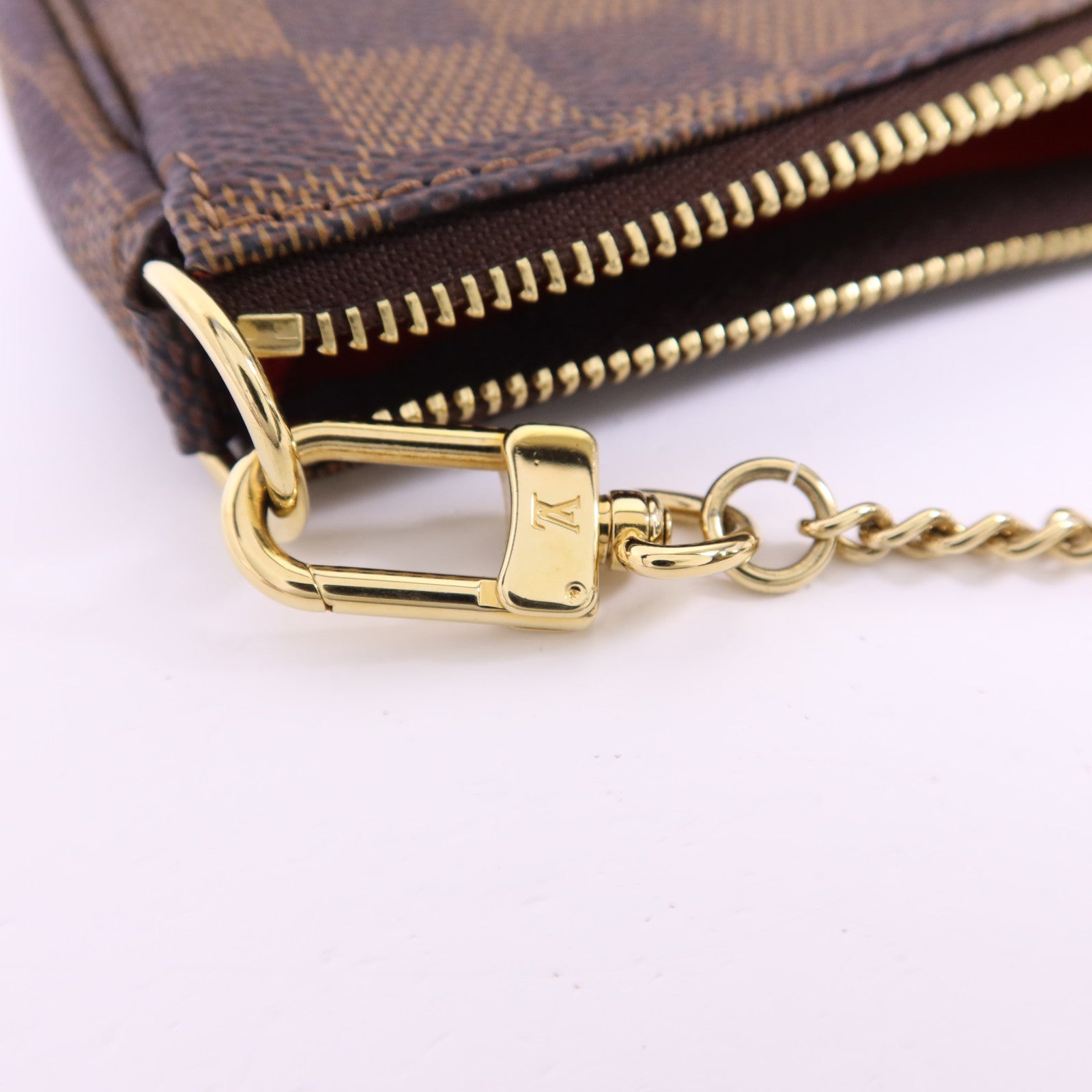 LOUIS VUITTON Damier Mini Pochette Accessoires金扣手挽袋
