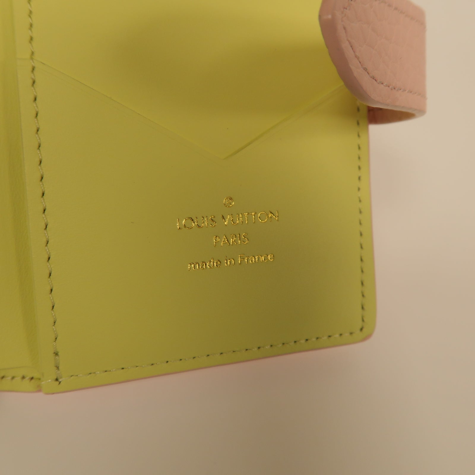 LOUIS VUITTON 【激減優惠】牛皮皮革Vertical Compact Wallet金扣錢包粉紅色