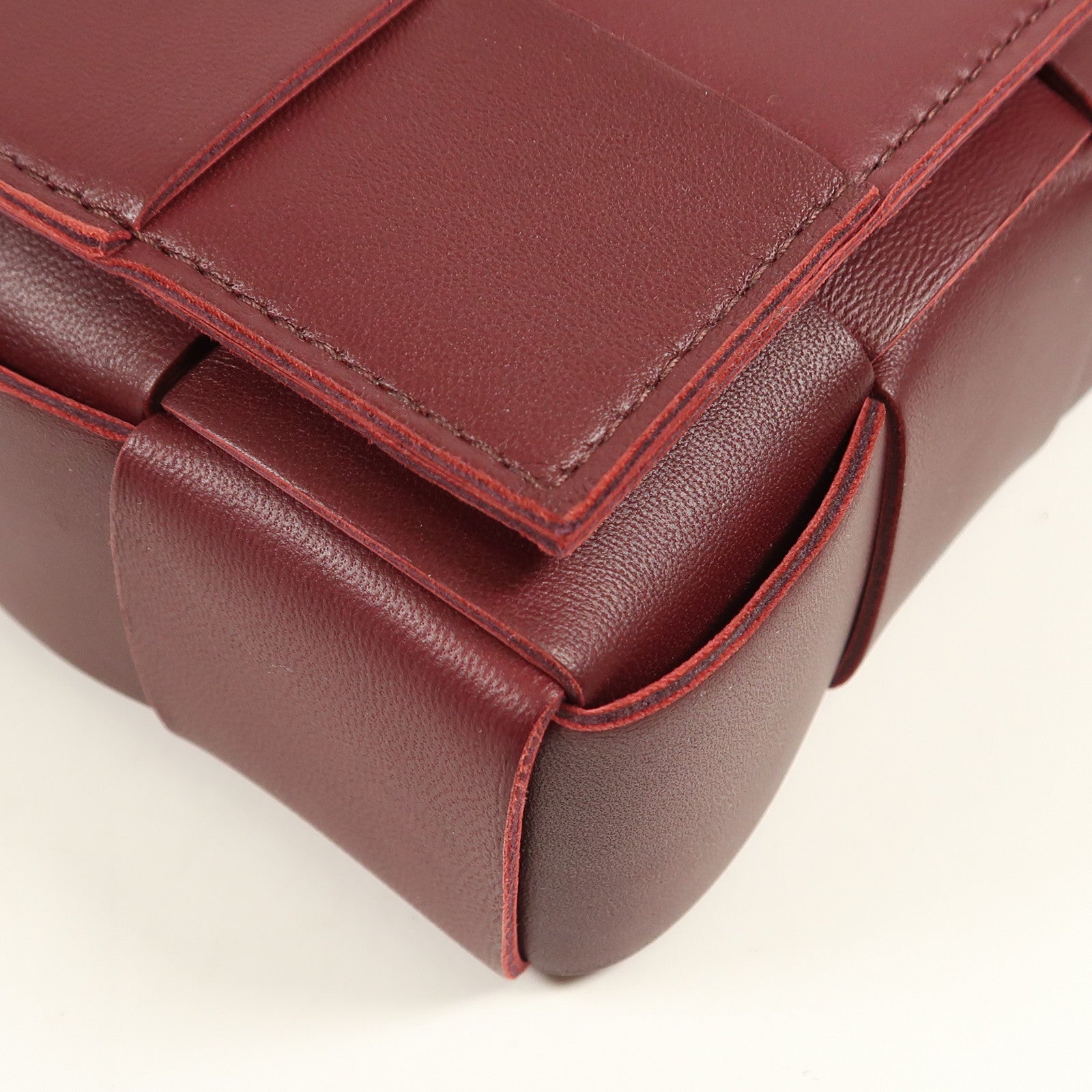 BOTTEGA VENETA 羊皮皮革Cassette Medium肩背袋