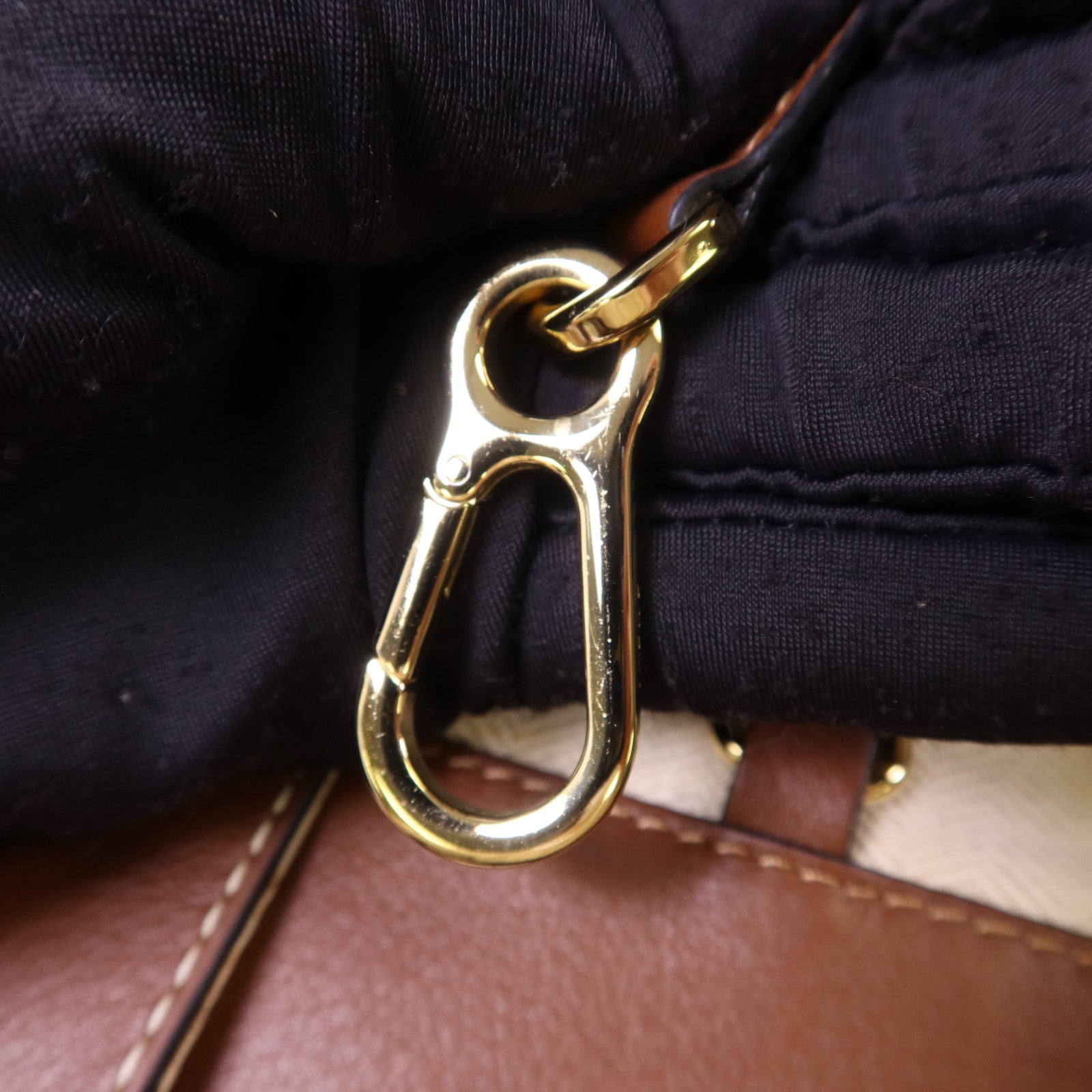 LOEWE 牛皮皮革Hammock Small金扣肩背袋