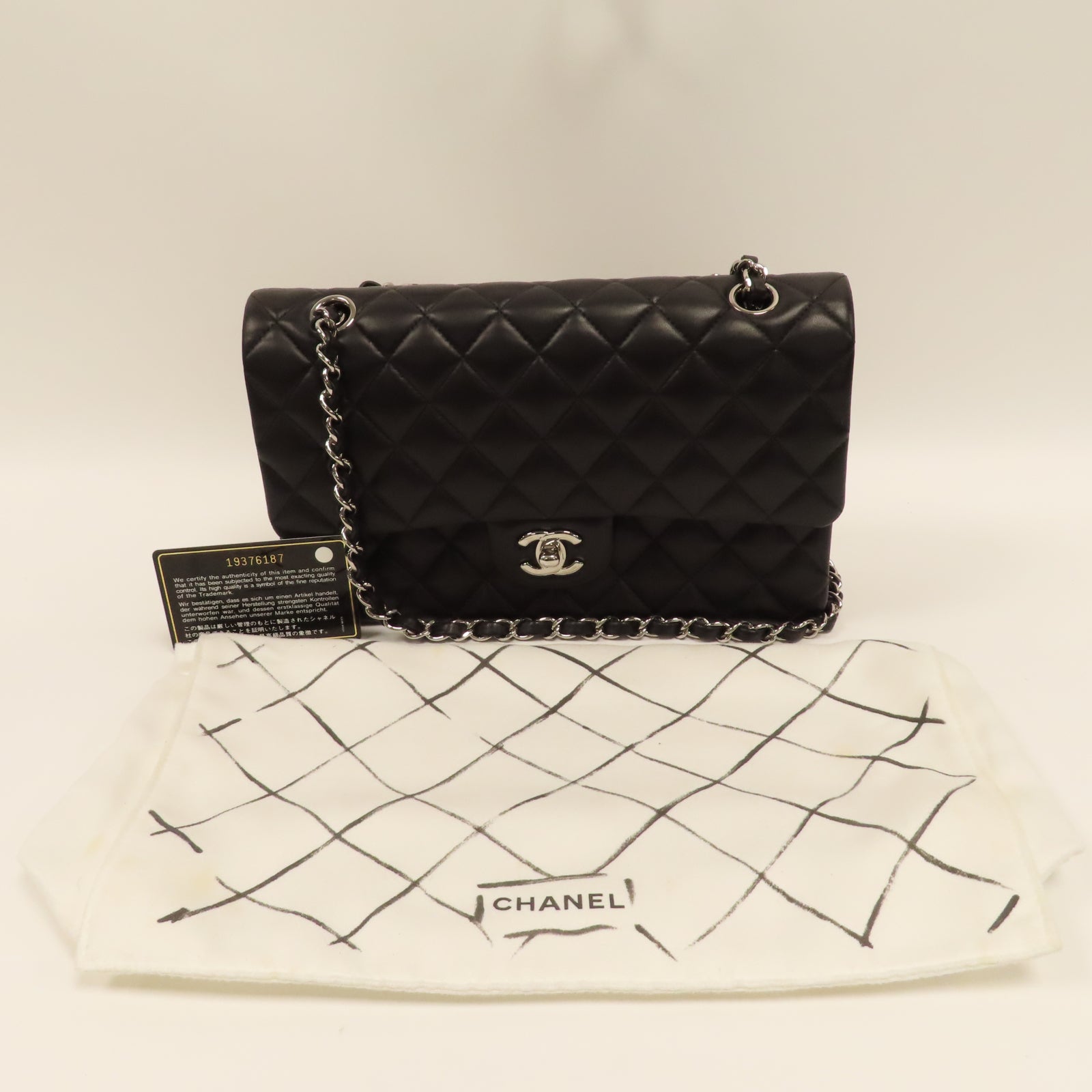 CHANEL 【激減優惠】菱格羊皮皮革Medium Classic Flap銀扣鏈帶肩背袋黑色