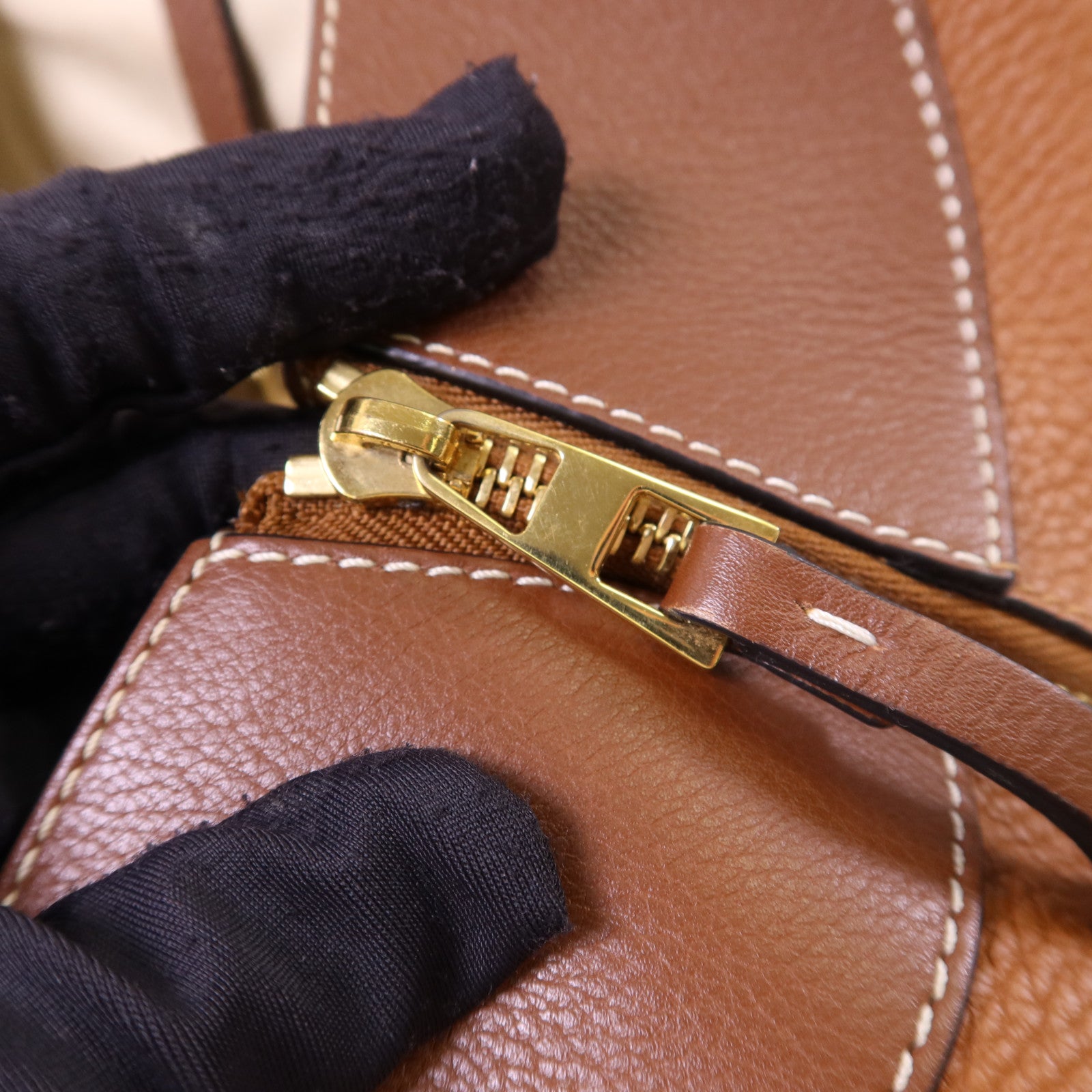 LOEWE 牛皮皮革Hammock Small金扣肩背袋