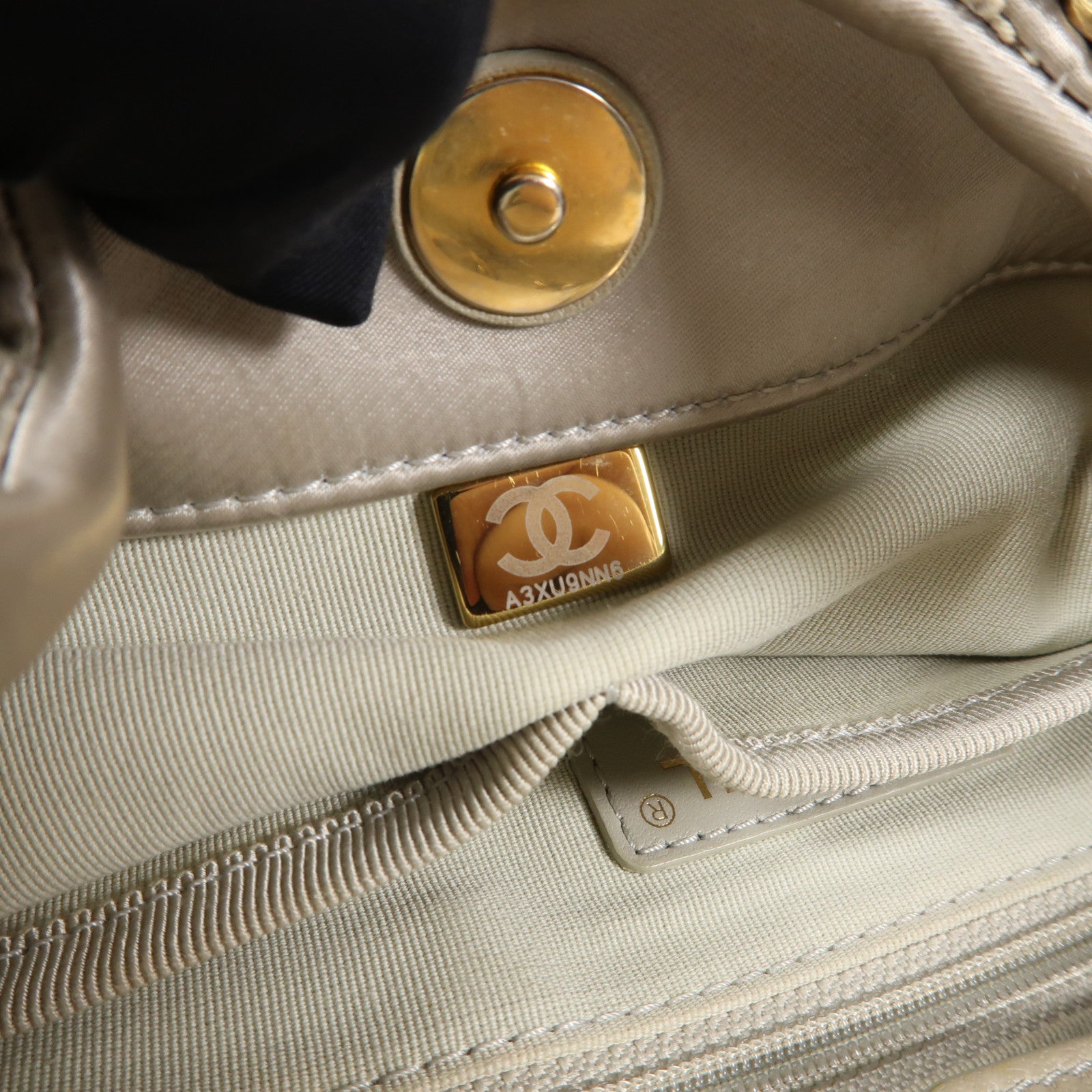 CHANEL 尼龍Chain Shoulder金扣手挽肩背兩用袋